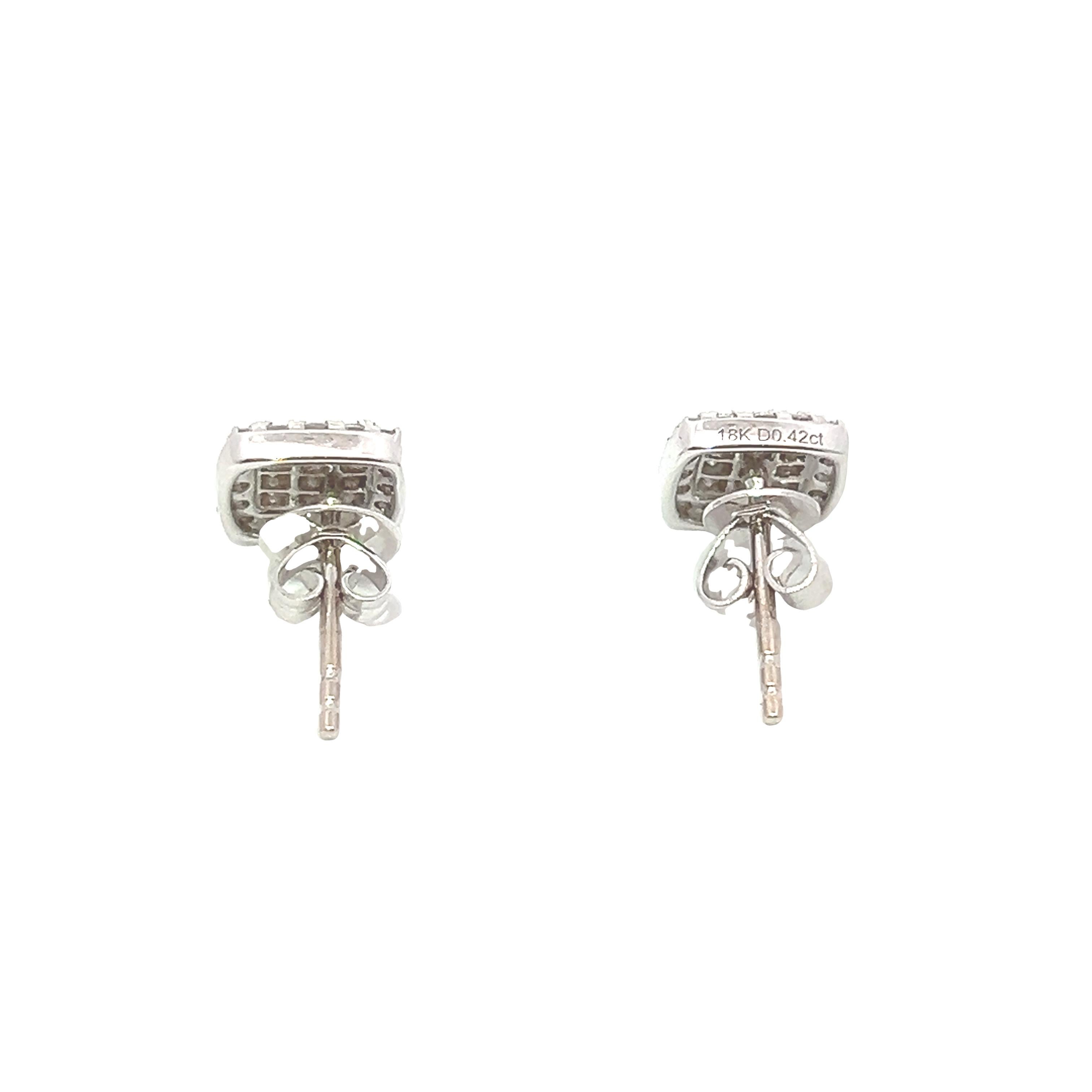 0.84 Carat Diamonds Studs Earrings set in 18K White Gold In New Condition For Sale In New York, NY