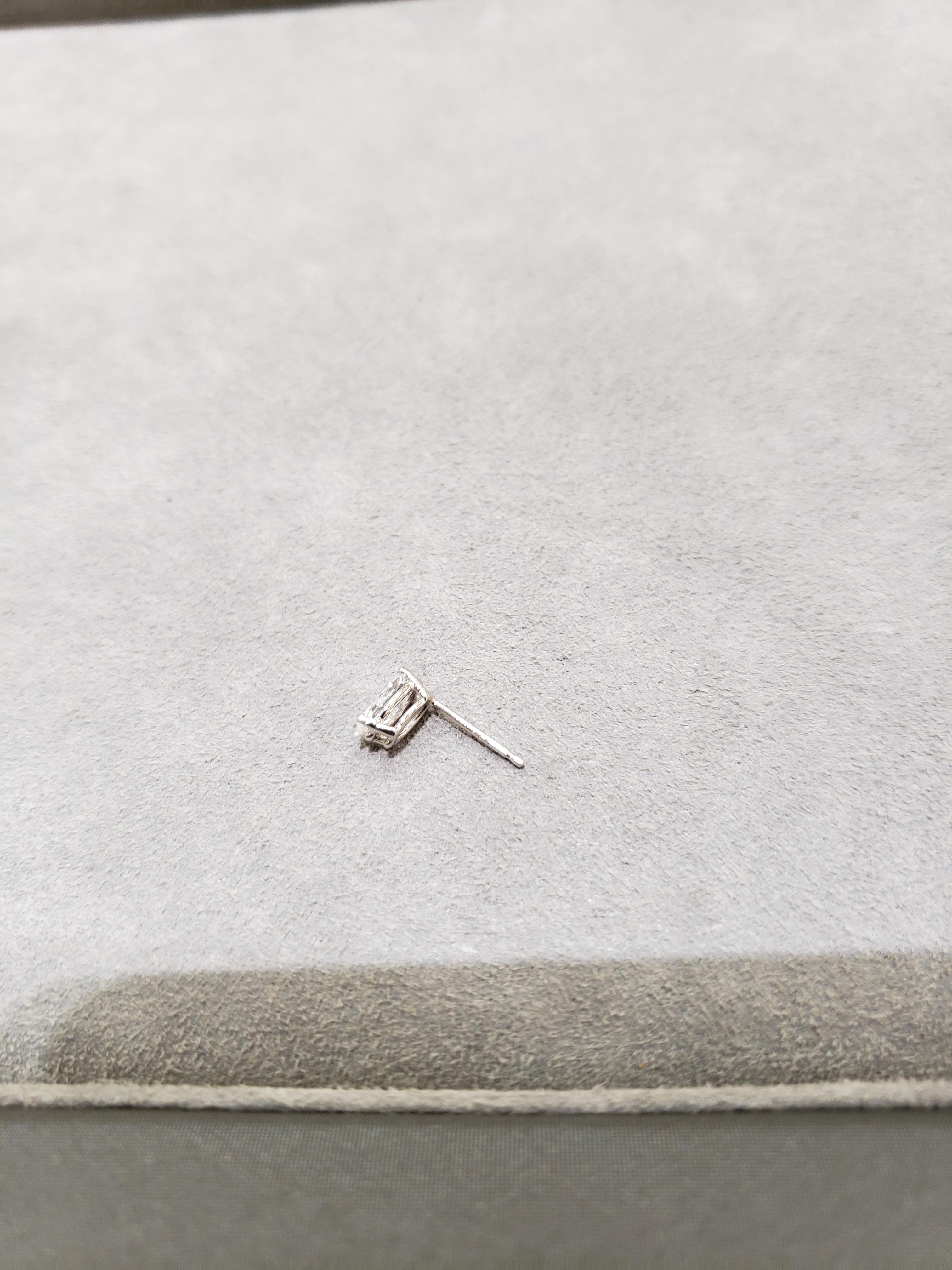 Contemporary 0.84 Carat Marquise Cut Diamond Stud Earrings