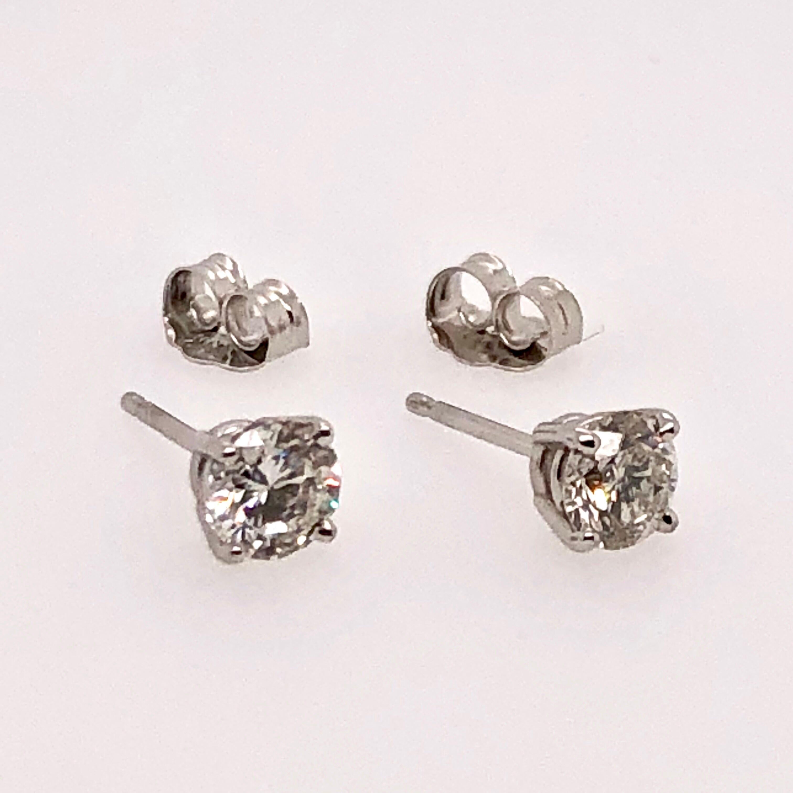 Modern 0.84 Carat Round Cut Diamond and White Gold Diamond Stud Earrings