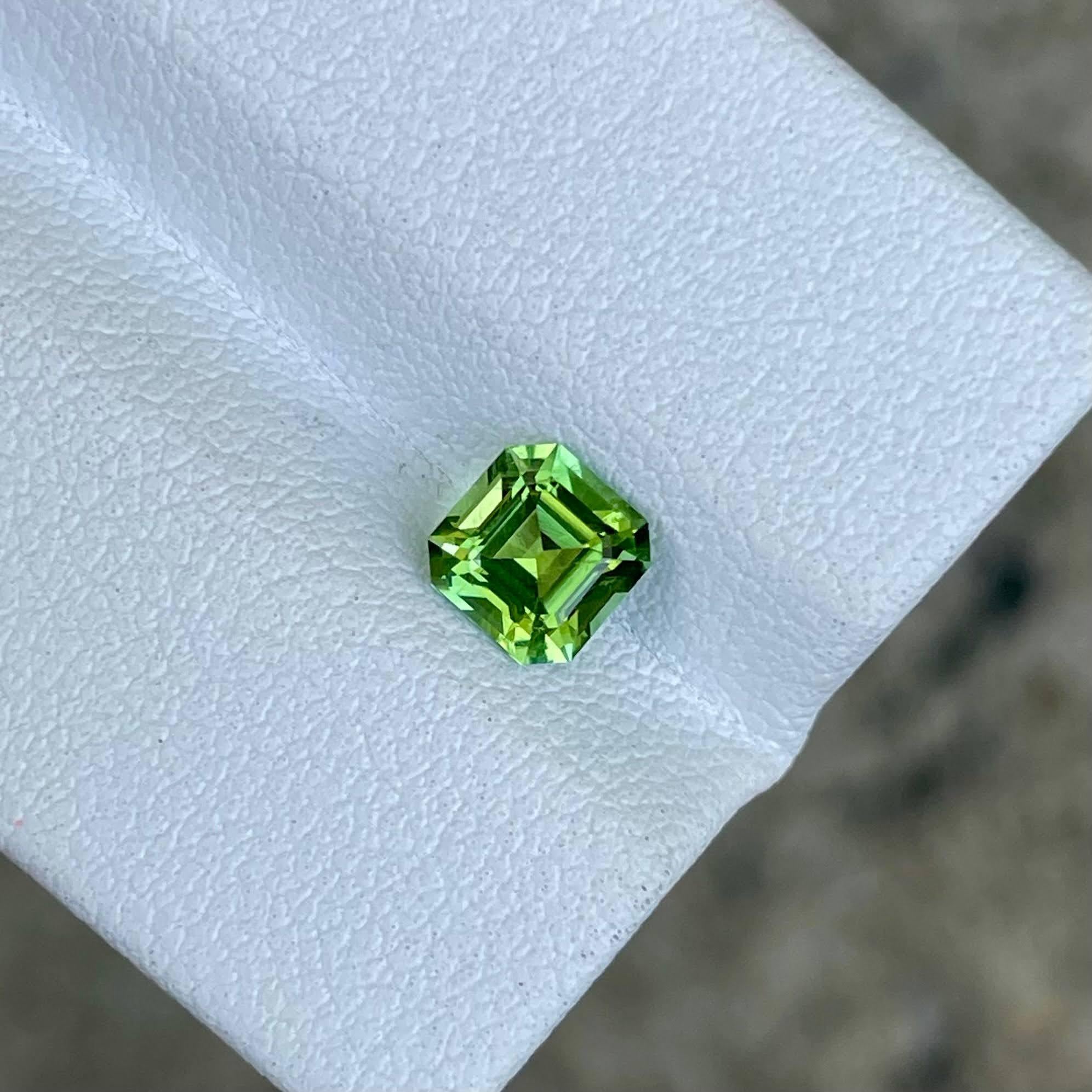 Moderne 0.84 carats Mint Green Tourmaline Asscher Cut Natural Afghan Gemstone (Tourmaline vert menthe taillée à l'emporte-pièce) en vente