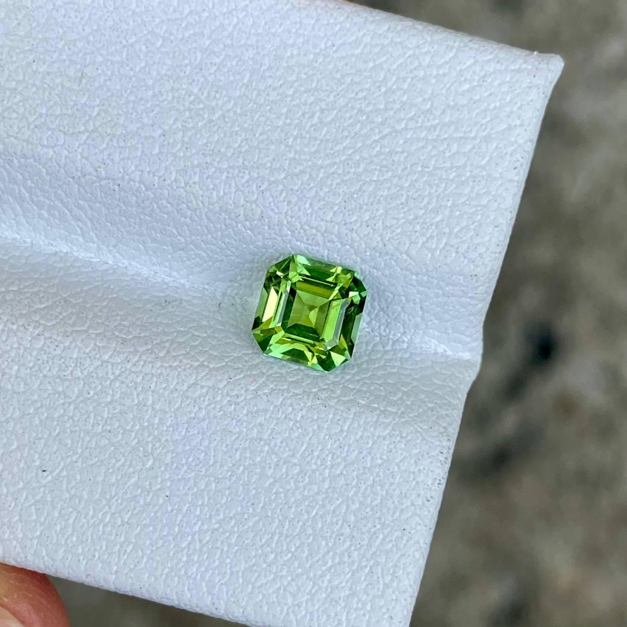 0.84 carats Mint Green Tourmaline Asscher Cut Natural Afghan Gemstone (Tourmaline vert menthe taillée à l'emporte-pièce) en vente 1