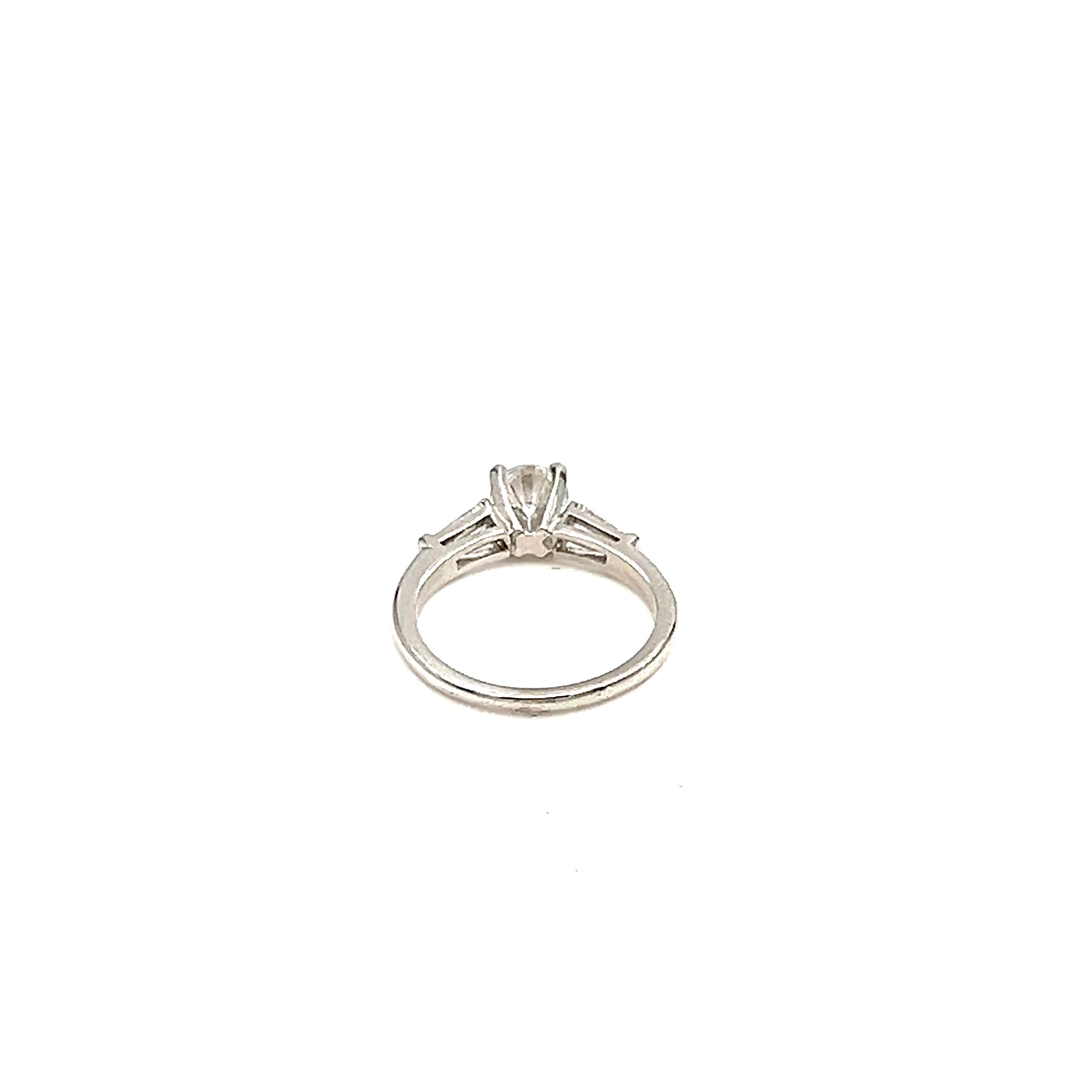 Round Cut 0.84 ct Diamond Ring For Sale