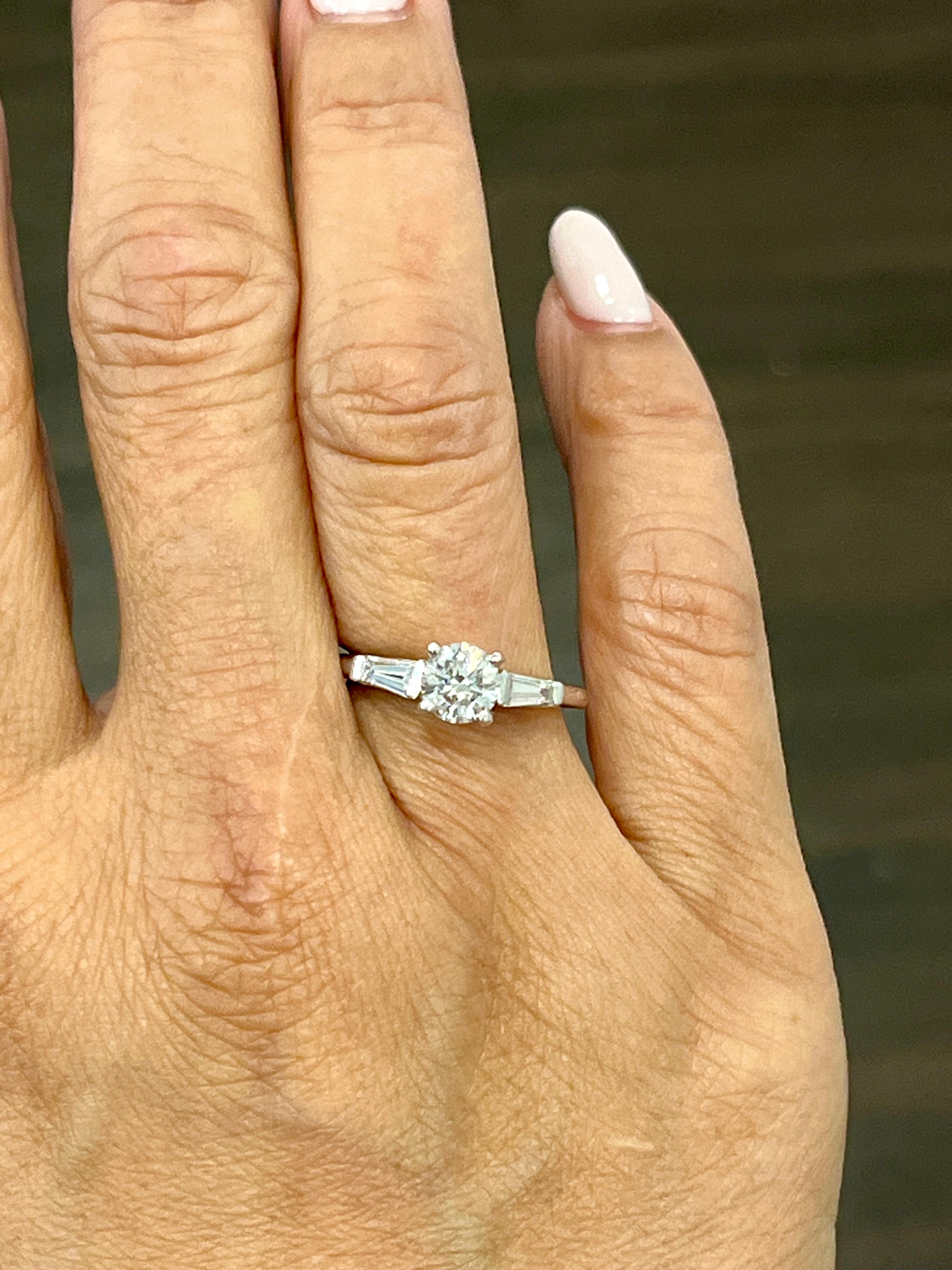 Anillo de diamantes de 0,84 ct Corte redondo en venta