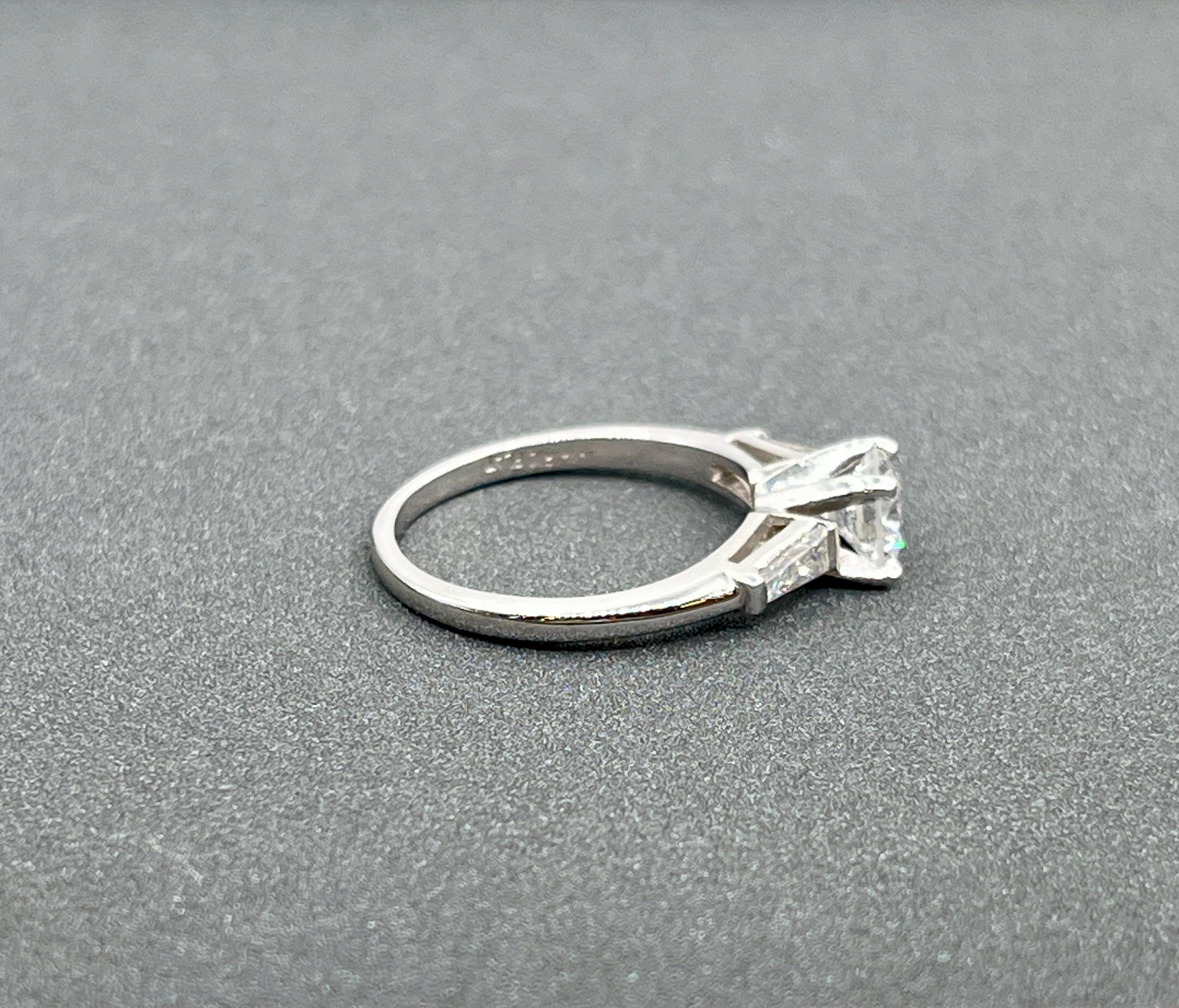 Femenino o masculino Anillo de diamantes de 0,84 ct en venta
