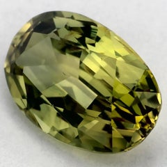Gema suelta ovalada de zafiro verde de 0.84 qt