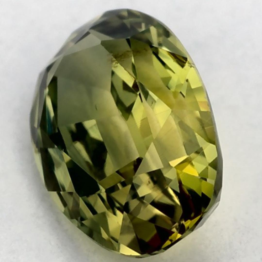 0.84 Ct Green Sapphire Oval Loose Gemstone (Saphir vert ovale en vrac) Pour femmes en vente
