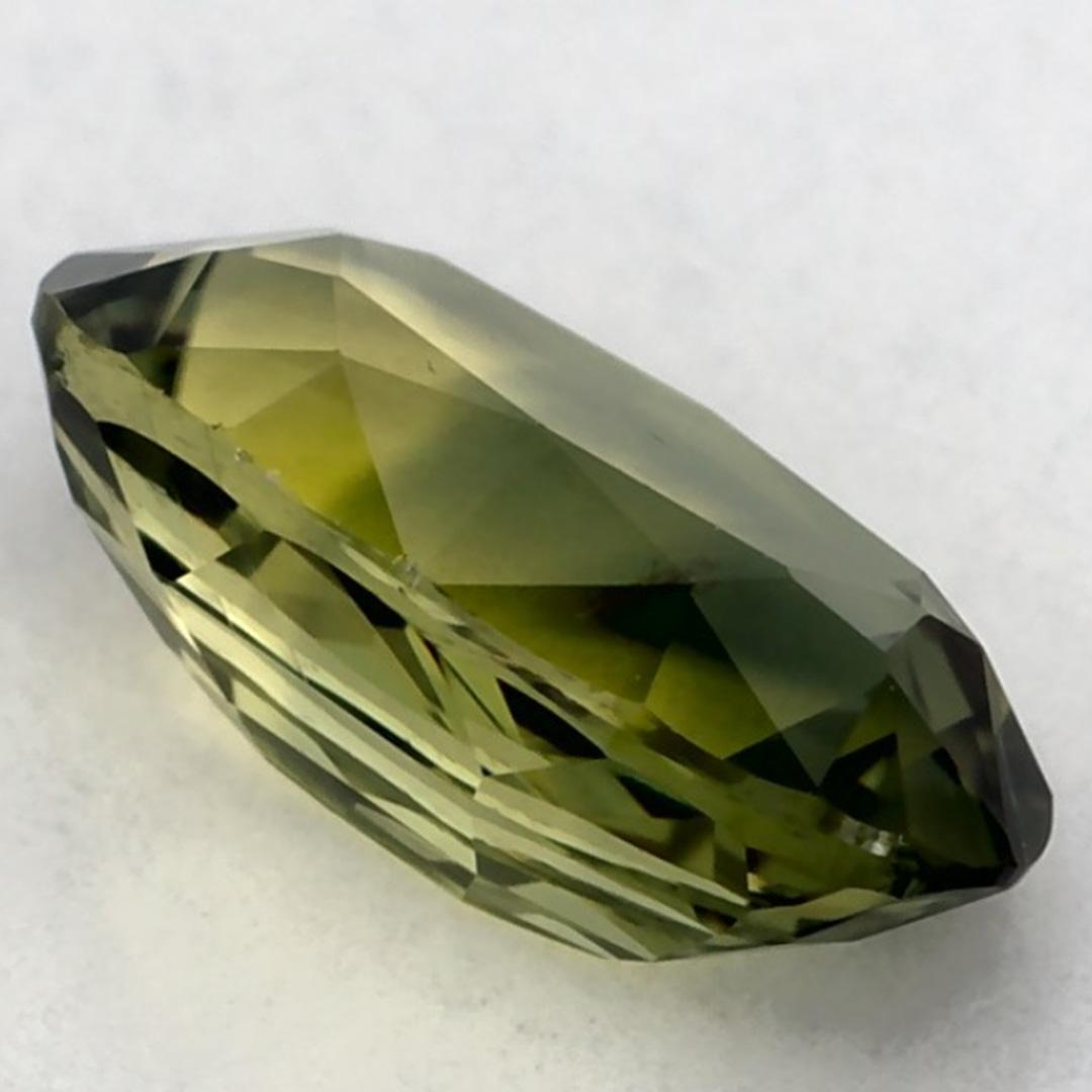 0.84 Ct Green Sapphire Oval Loose Gemstone (Saphir vert ovale en vrac) en vente 1