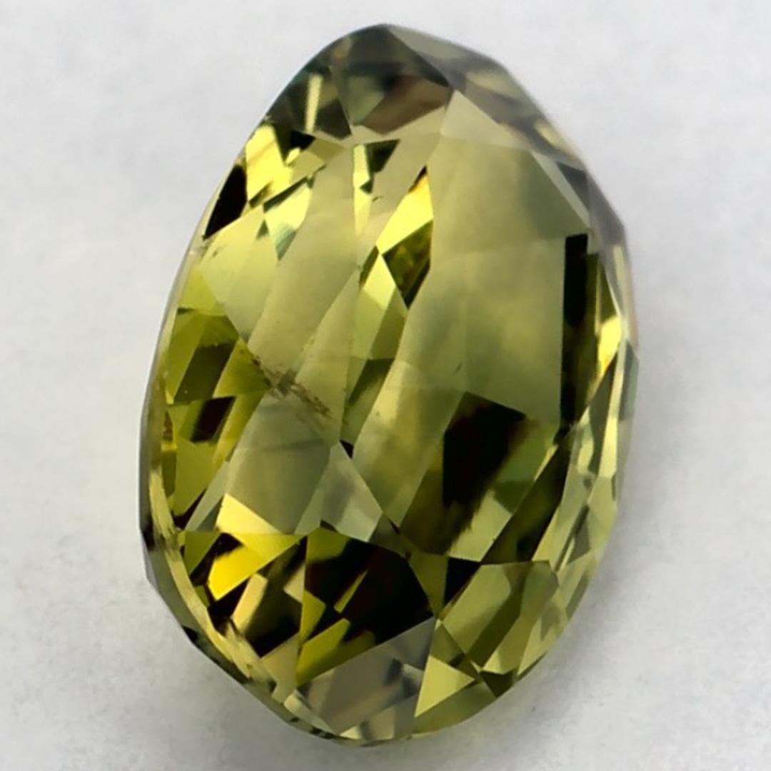 0.84 Ct Green Sapphire Oval Loose Gemstone (Saphir vert ovale en vrac) en vente 2