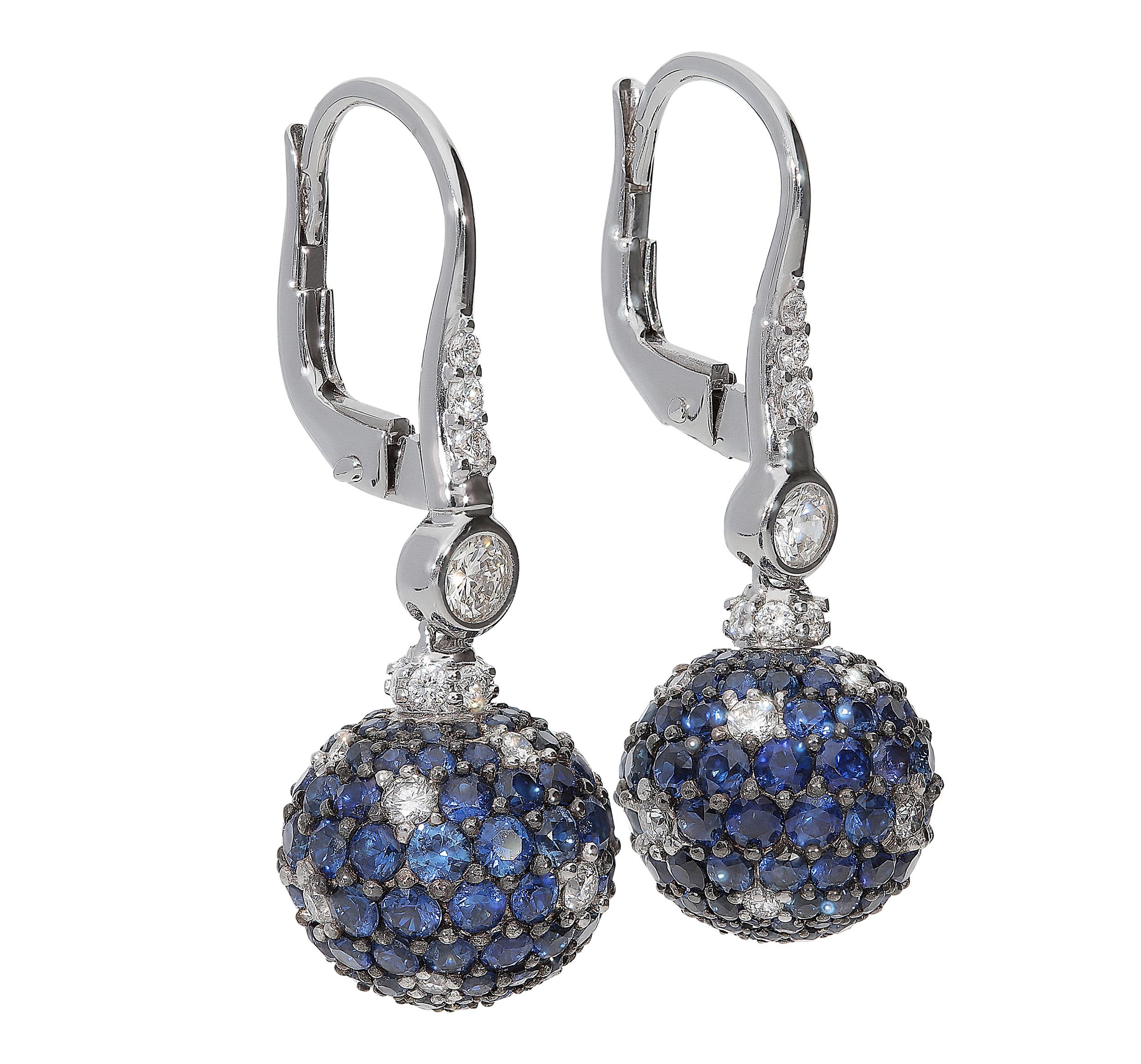 Round Cut 0.84 White GVS Diamonds 4.24 Blu Sapphires 18 Karat Gold White Earrings For Sale