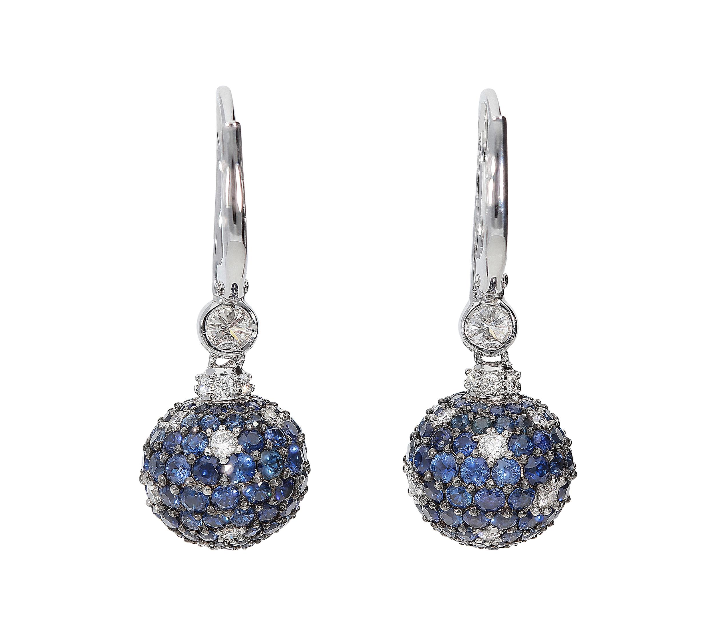 0.84 White GVS Diamonds 4.24 Blu Sapphires 18 Karat Gold White Earrings In New Condition For Sale In Valenza, IT