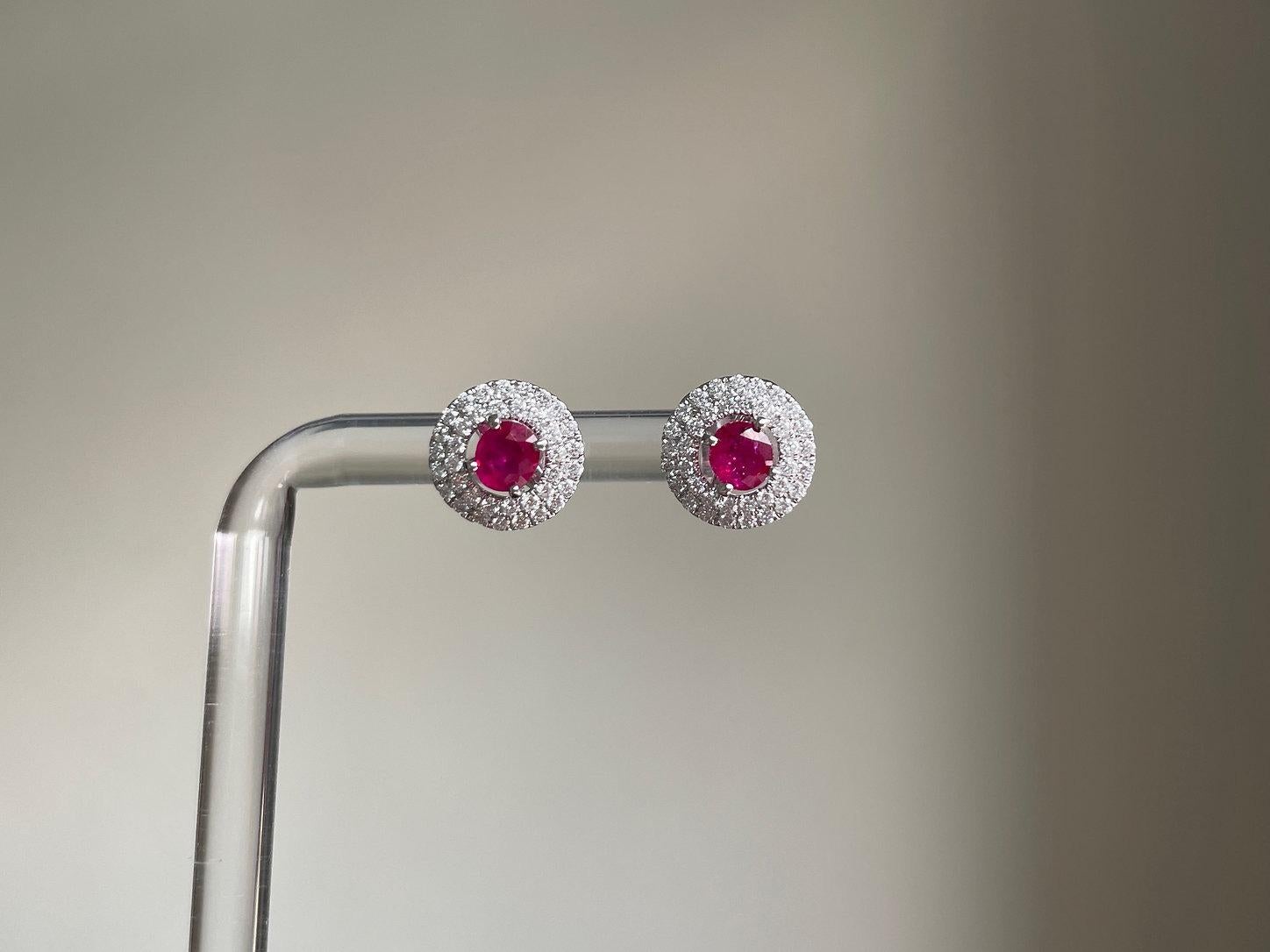 Taille ovale 0.845Ct Burma unheated Ruby et Natural diamond 2 ways stud earring en vente