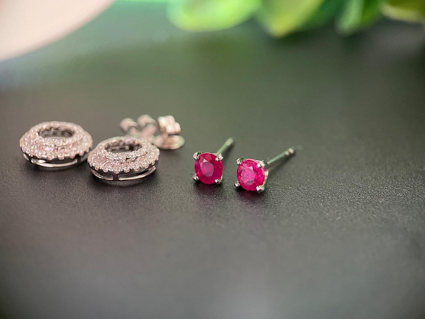 0.845Ct Burma unheated Ruby et Natural diamond 2 ways stud earring en vente 1
