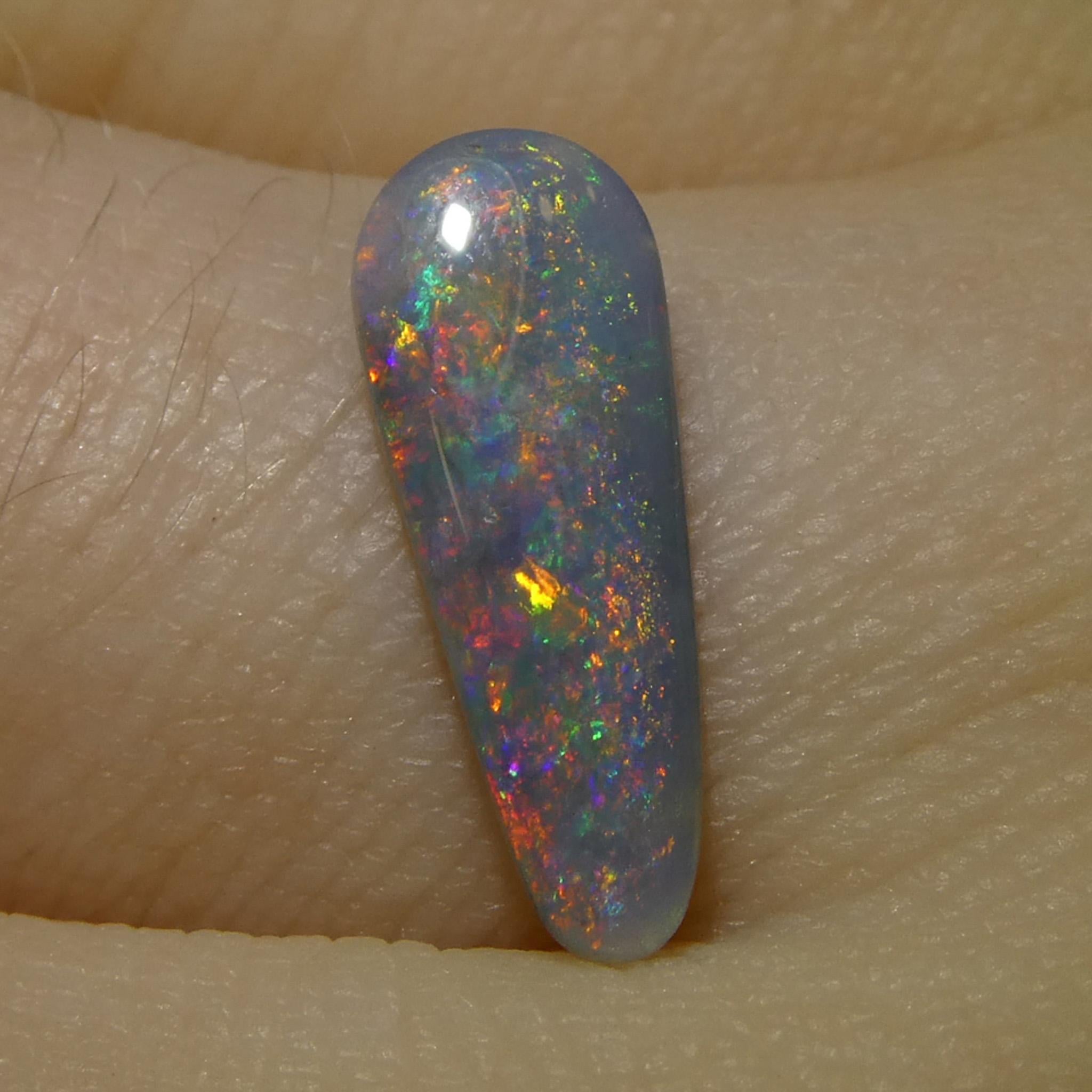 Opale grise de forme libre cabochon de 0.84 carats d'Australie en vente 8