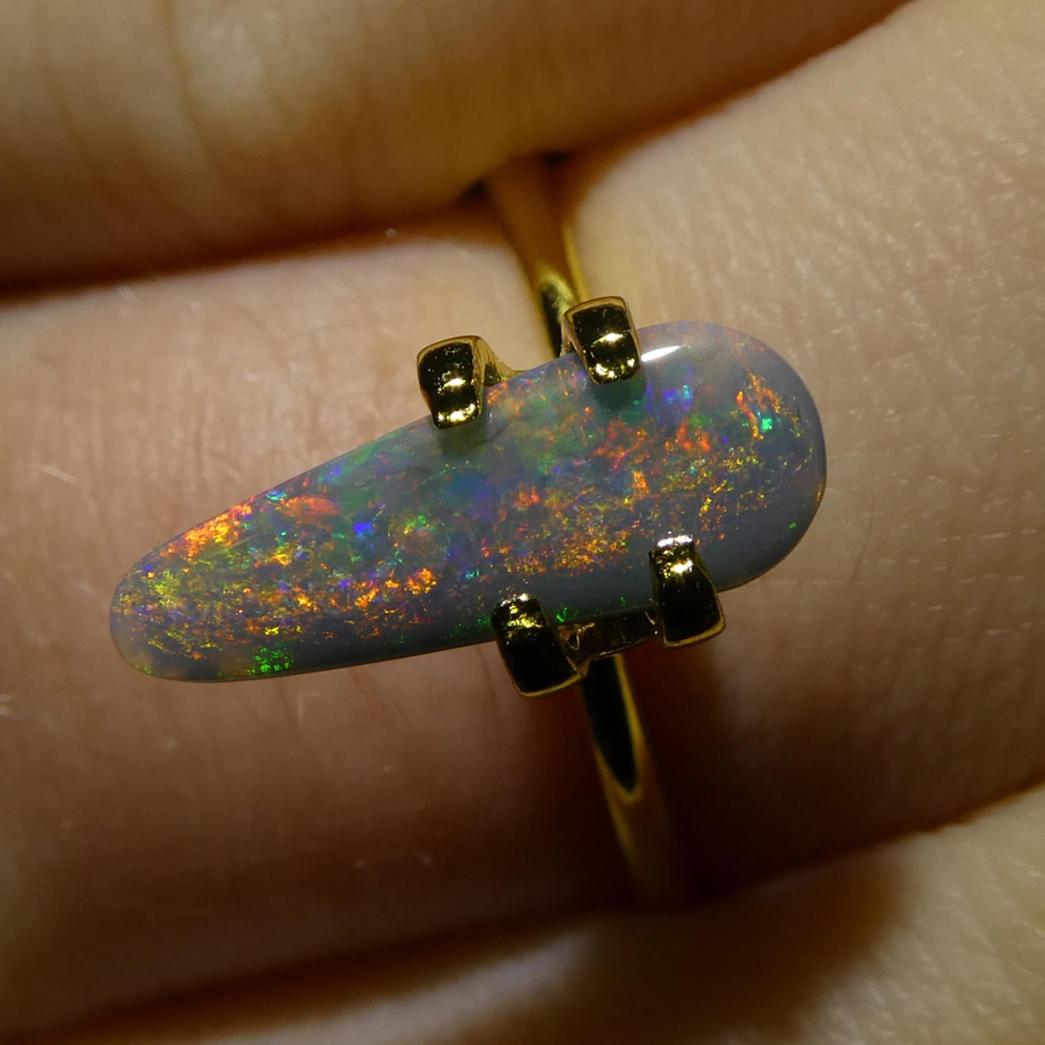 Opale grise de forme libre cabochon de 0.84 carats d'Australie Unisexe en vente
