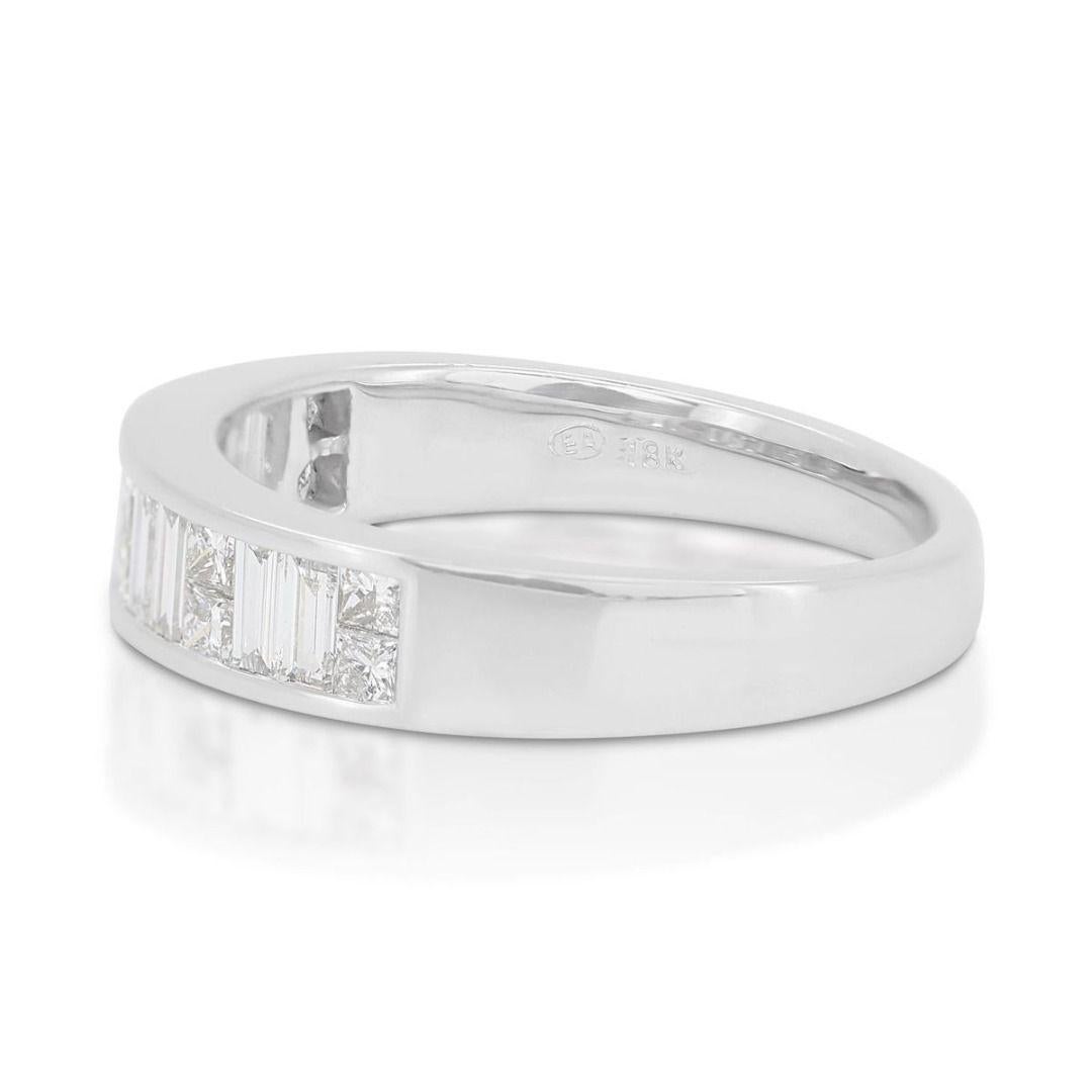 0.84ct Princess and Baguette Cut Diamond Ring in 18K White Gold For Sale 3
