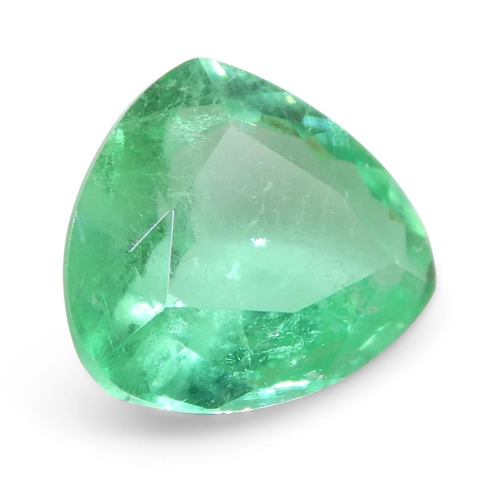 Brilliant Cut 0.84ct Trillion Green Emerald from Colombia For Sale