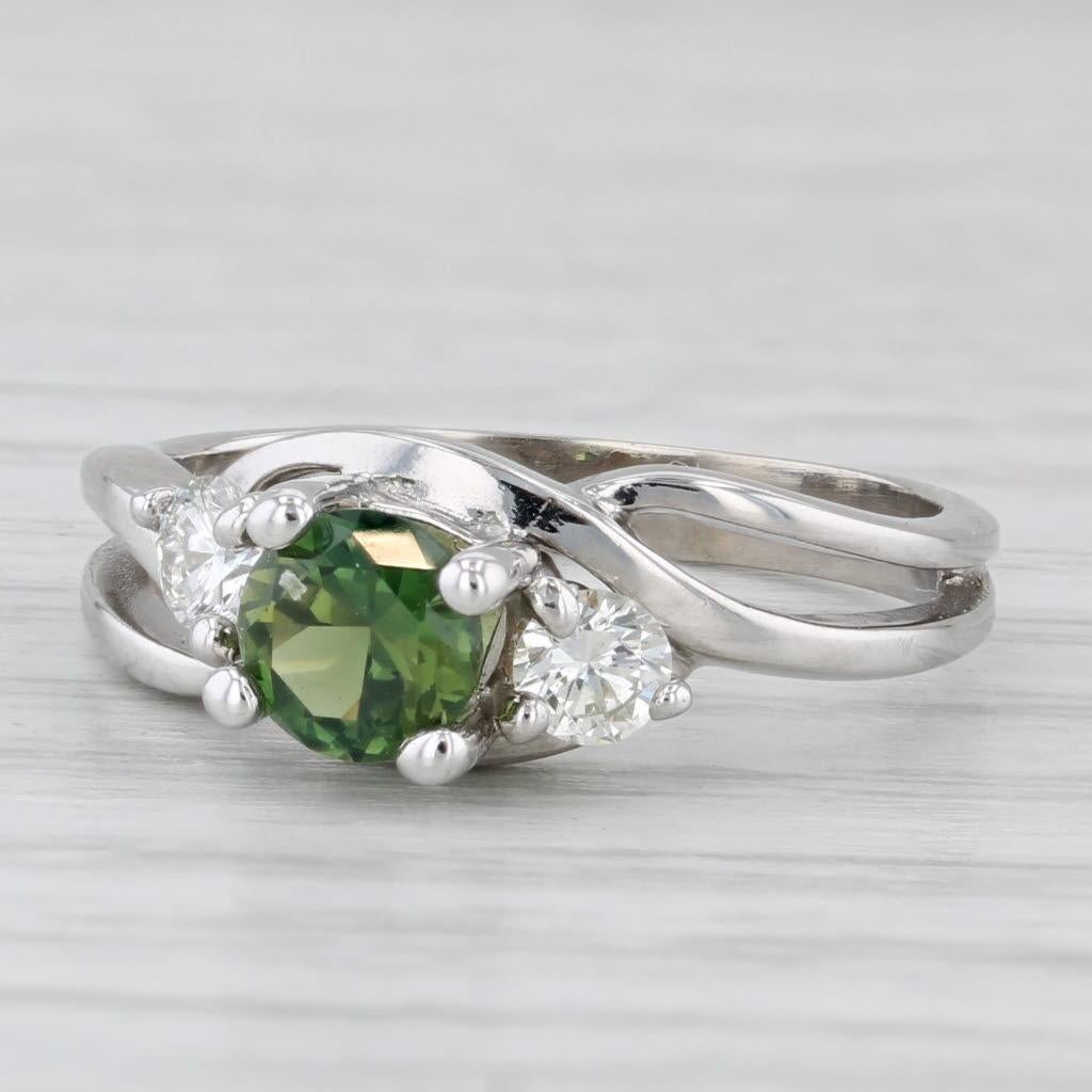 Bague bypass en or blanc 14 carats avec saphir vert 0,84 carat et diamants taille 5,5 en vente 4