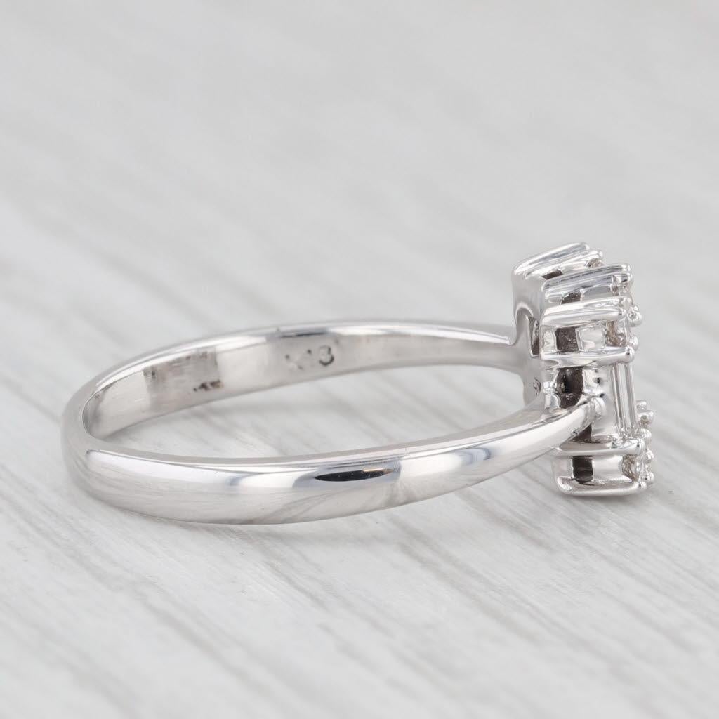 0.84ctw VS2 Diamond Baguette Ring 18k White Gold Size 7.75 In Good Condition For Sale In McLeansville, NC