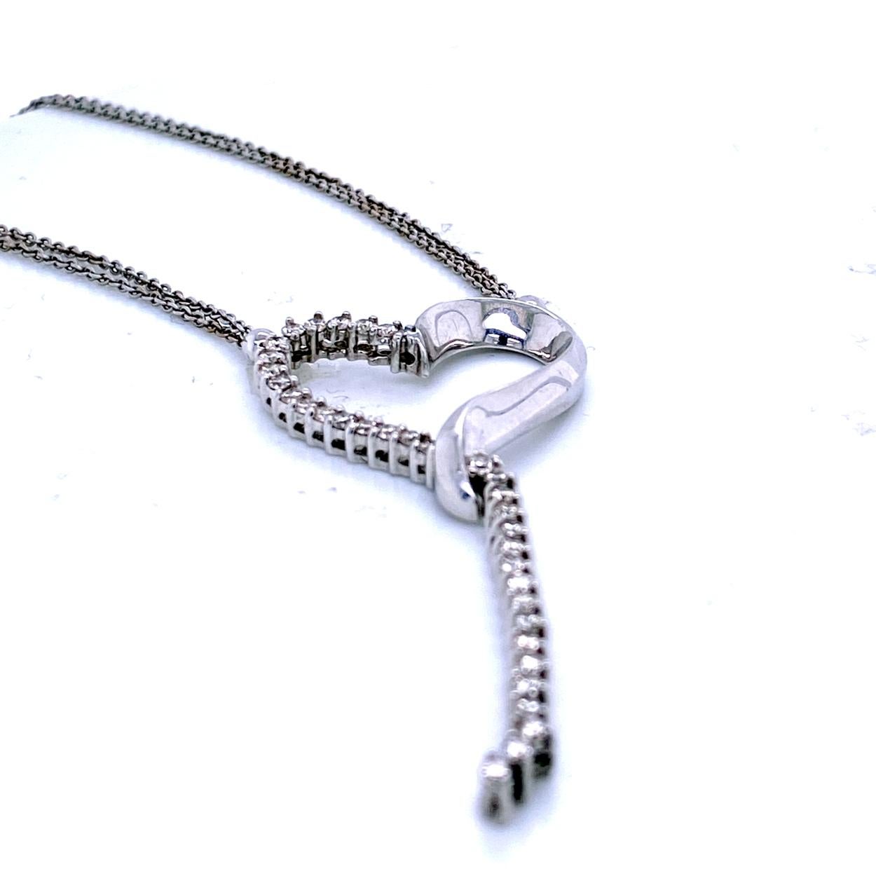 Round Cut 0.85 Carat 14 Karat Pave Set Diamond Heart Necklace For Sale