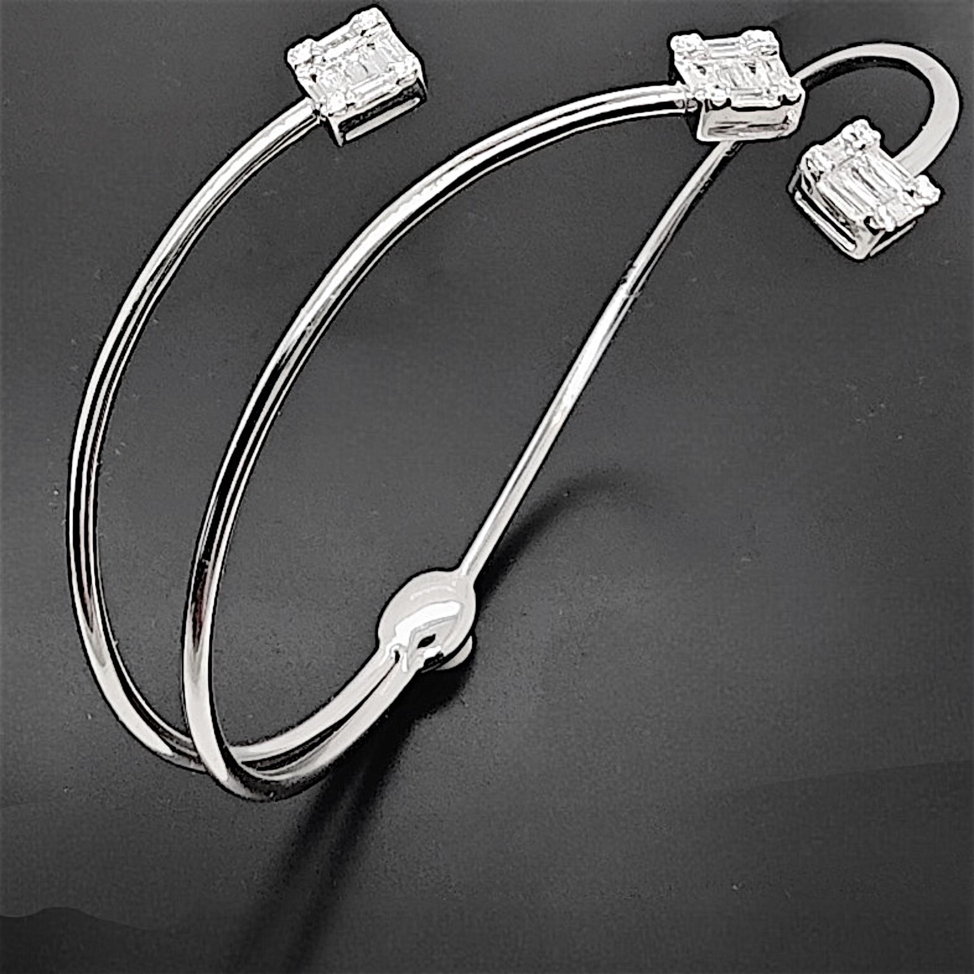 Bracelet en or blanc avec diamant baguette de 0,85 carat Neuf - En vente à New York, NY