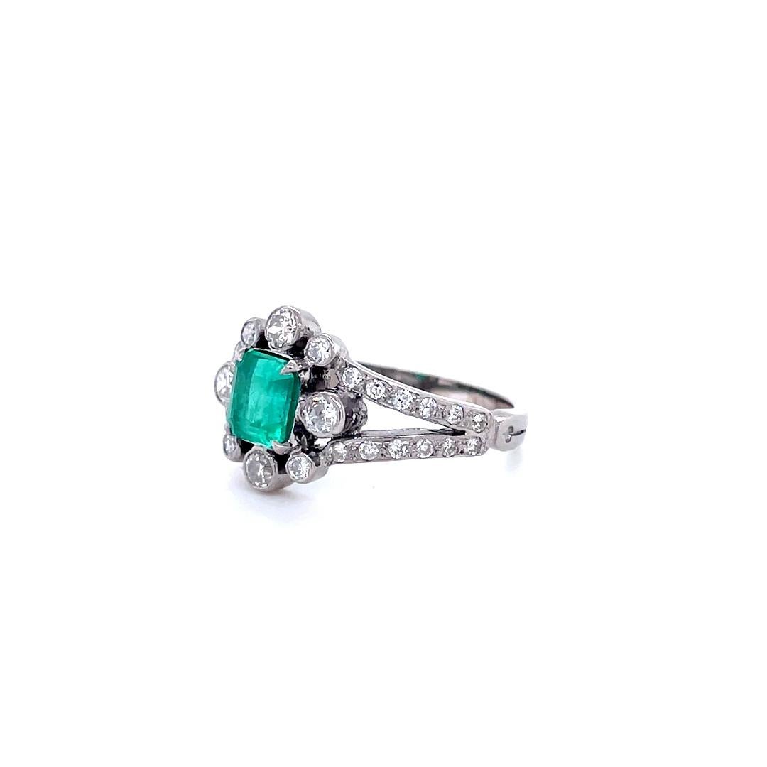 Retro 0.85 carat Columbian emerald and diamond 18 Karat White Gold Engagement Ring. For Sale