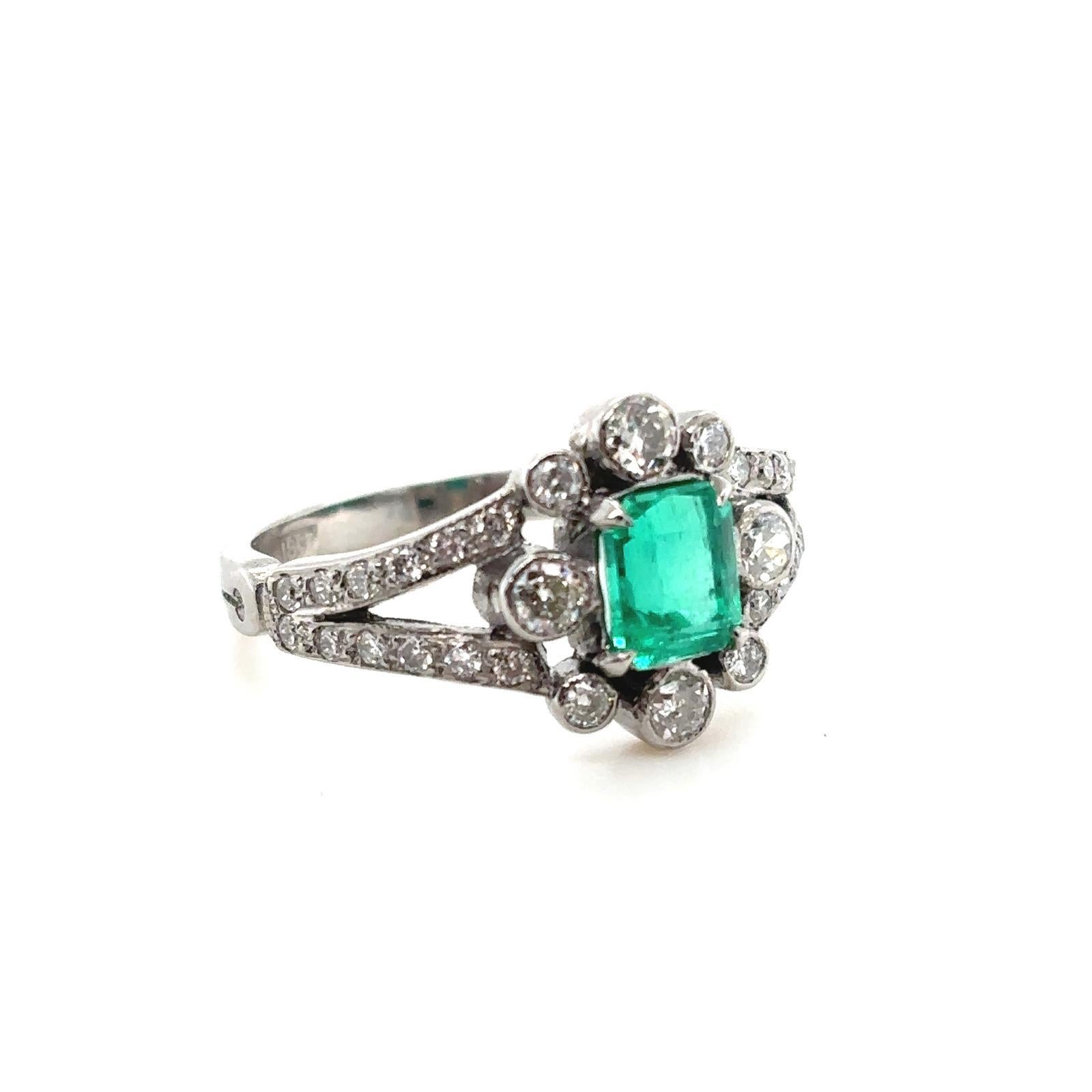 Women's 0.85 carat Columbian emerald and diamond 18 Karat White Gold Engagement Ring. For Sale