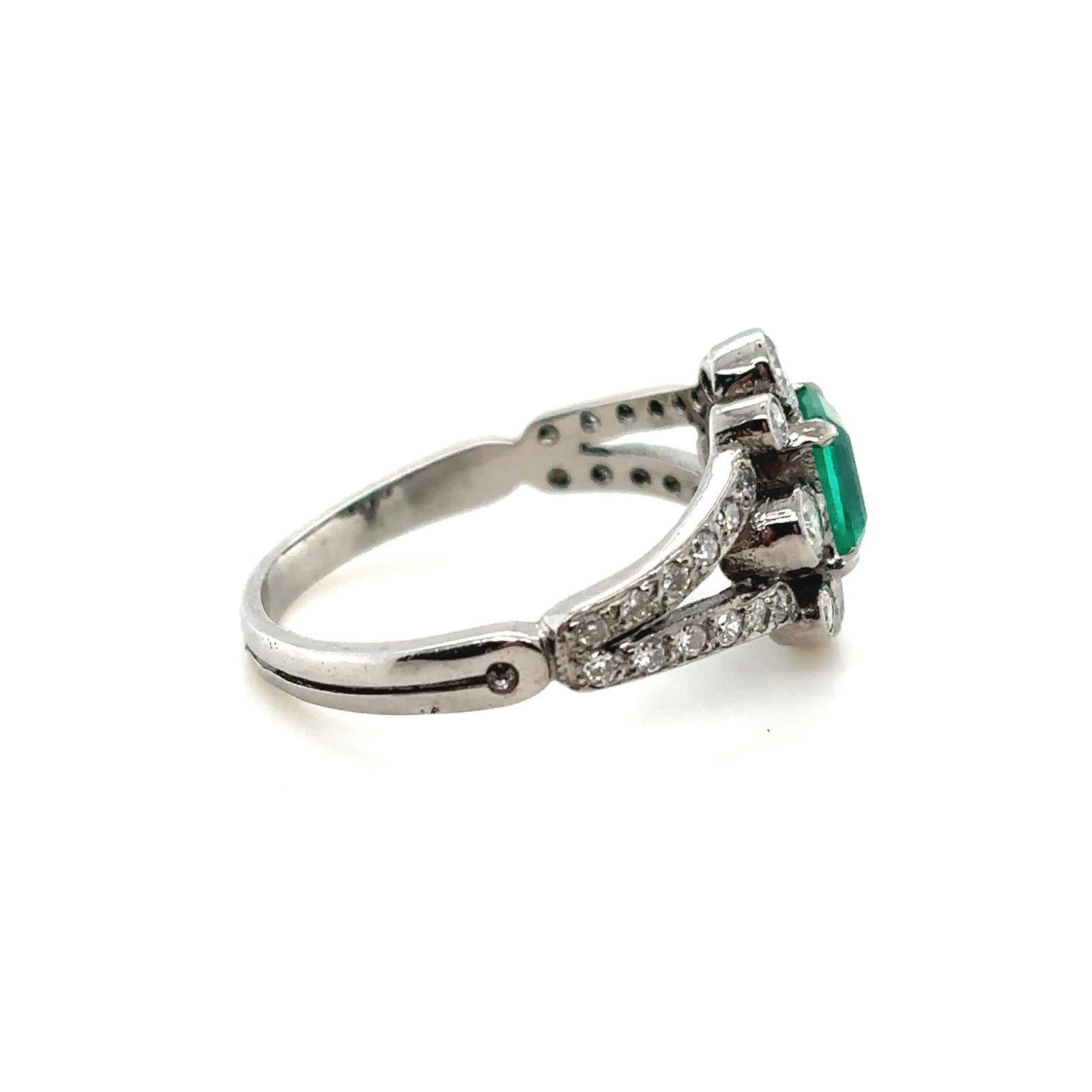 0.85 carat Columbian emerald and diamond 18 Karat White Gold Engagement Ring. For Sale 1