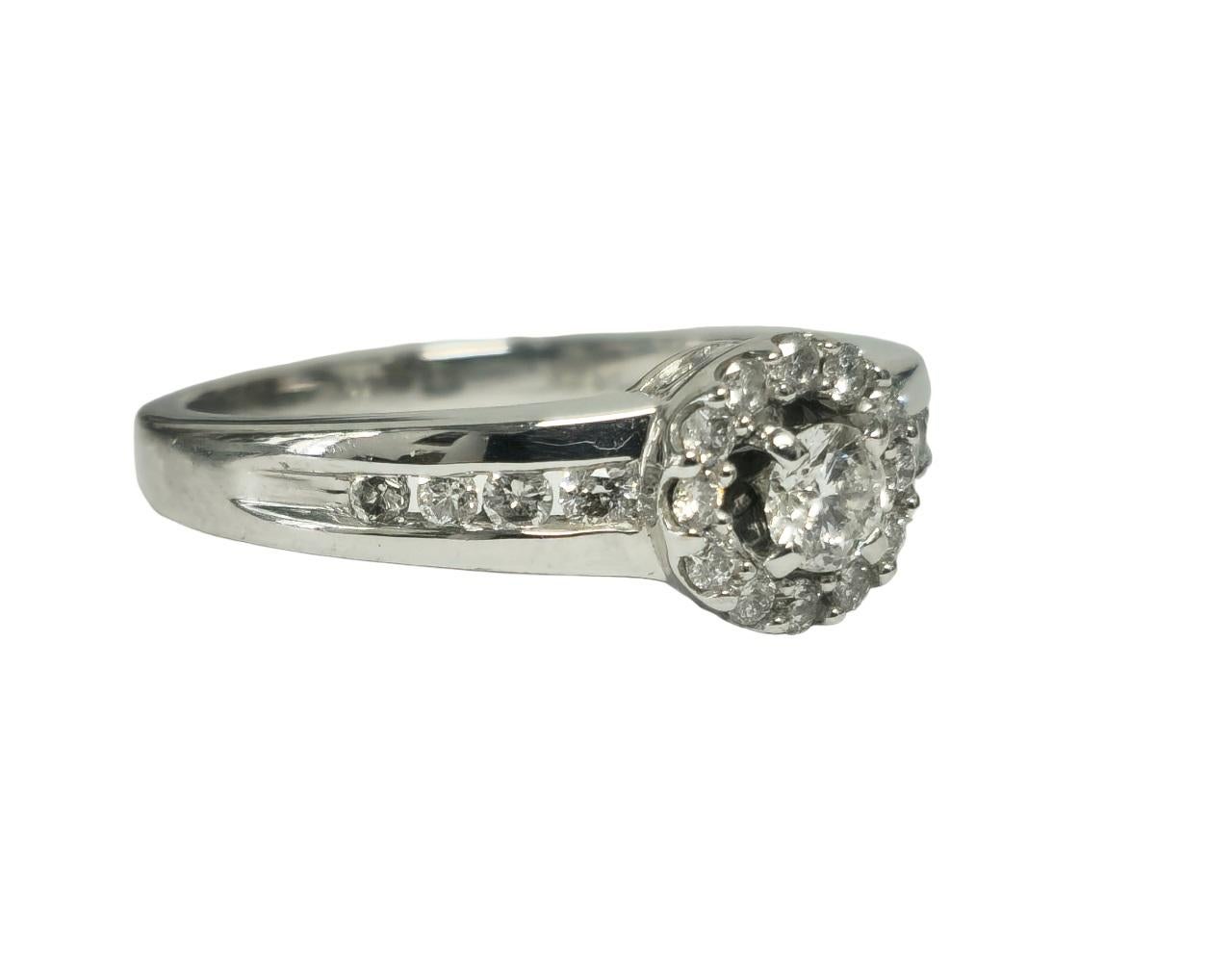 Edwardian 0.85 Carat Diamond White Gold Engagement Ring For Sale