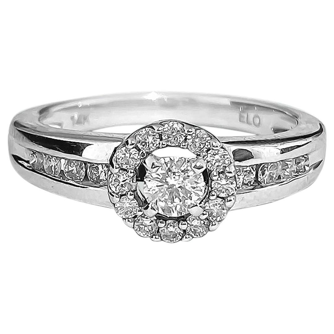 0.85 Carat Diamond White Gold Engagement Ring in 14 Karat White Gold For Sale