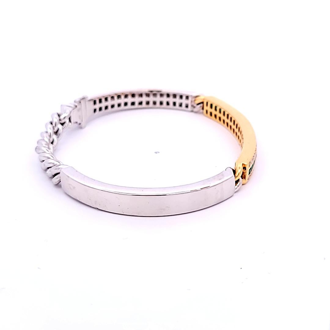 Titel:
Armreif aus 18 Karat Gelbgold mit 0,85 Karat Smaragd und 0,65 Karat weißem Diamant
Stil:
Armreif
Metall:
18 Karat Gelbgold
Edelstein 1:
0,65 Karat Diamant
Anzahl von Steinen:
56
Die Form:
Rund Brillant
Edelstein 2:
0,85 Karat
Anzahl von