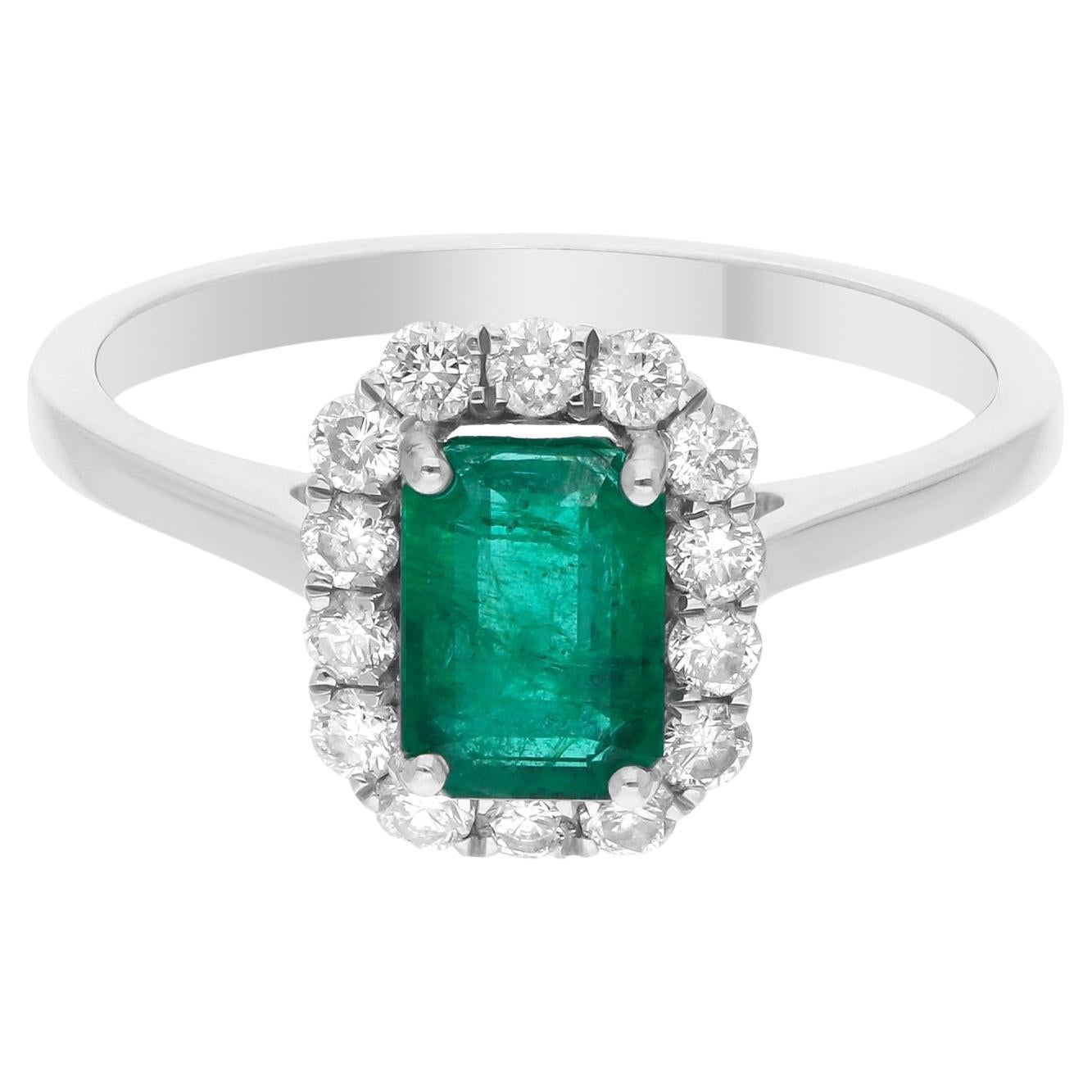 0.85 Carat Emerald Ring 0.38 Carat SI/HI Diamond 14 Karat White Gold Jewelry en vente