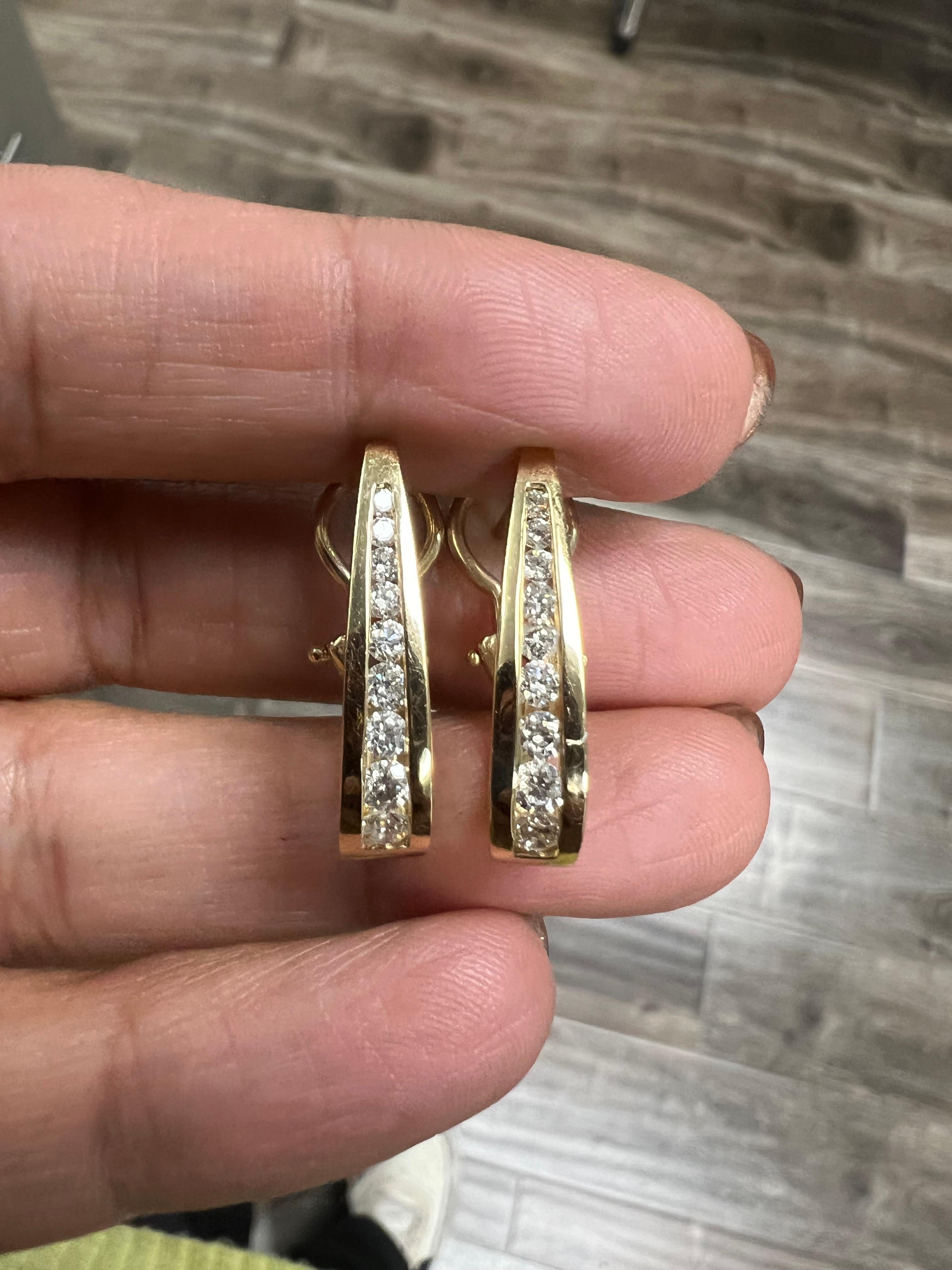 Créoles en or jaune serties de diamants naturels de 0,85 carat Pour femmes en vente