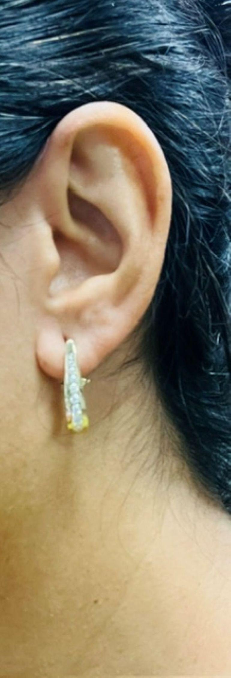 Créoles en or jaune serties de diamants naturels de 0,85 carat en vente 3