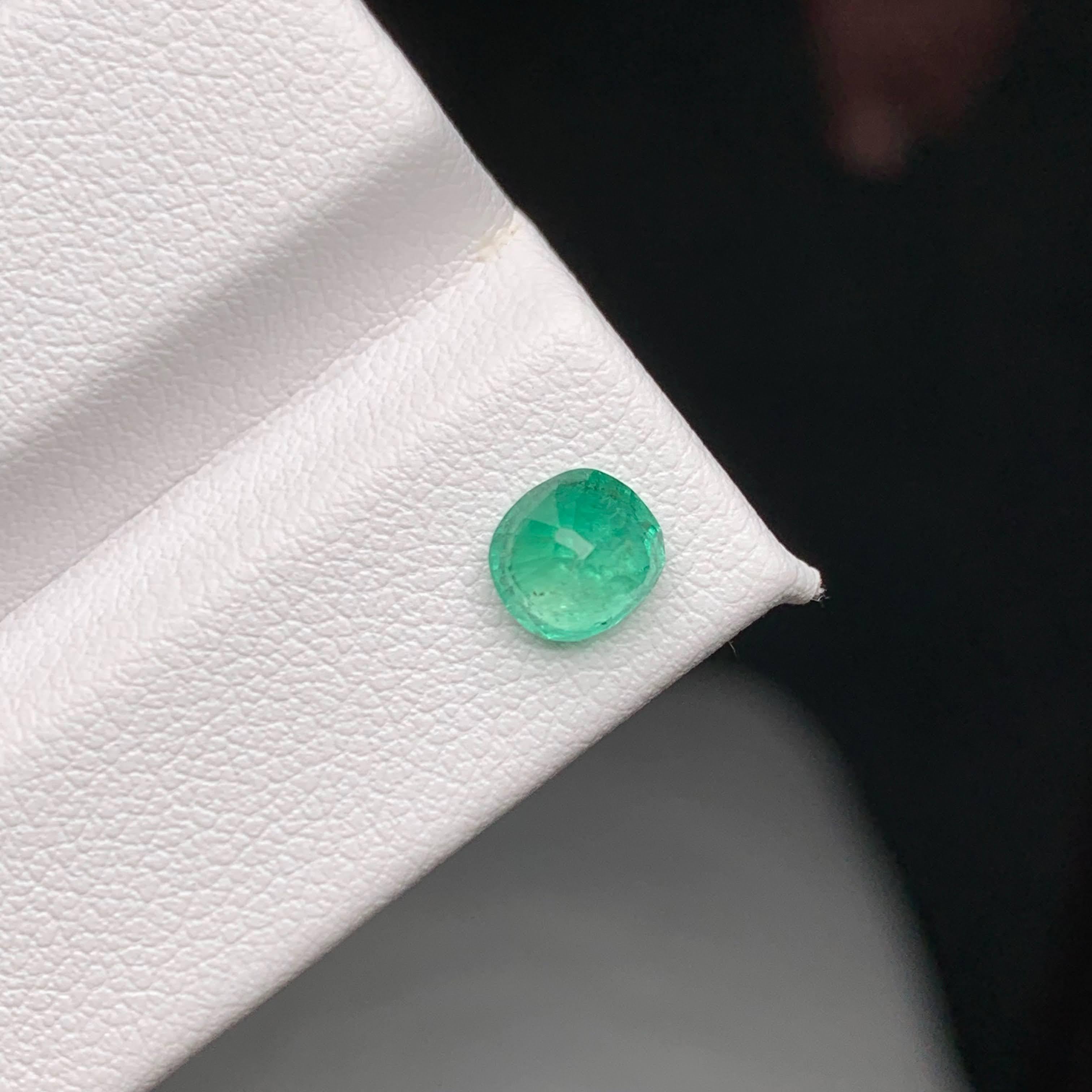 0.85 Carat Natural Loose Emerald Stone Oval Cut Gemstone From Afghanistan For Sale 6