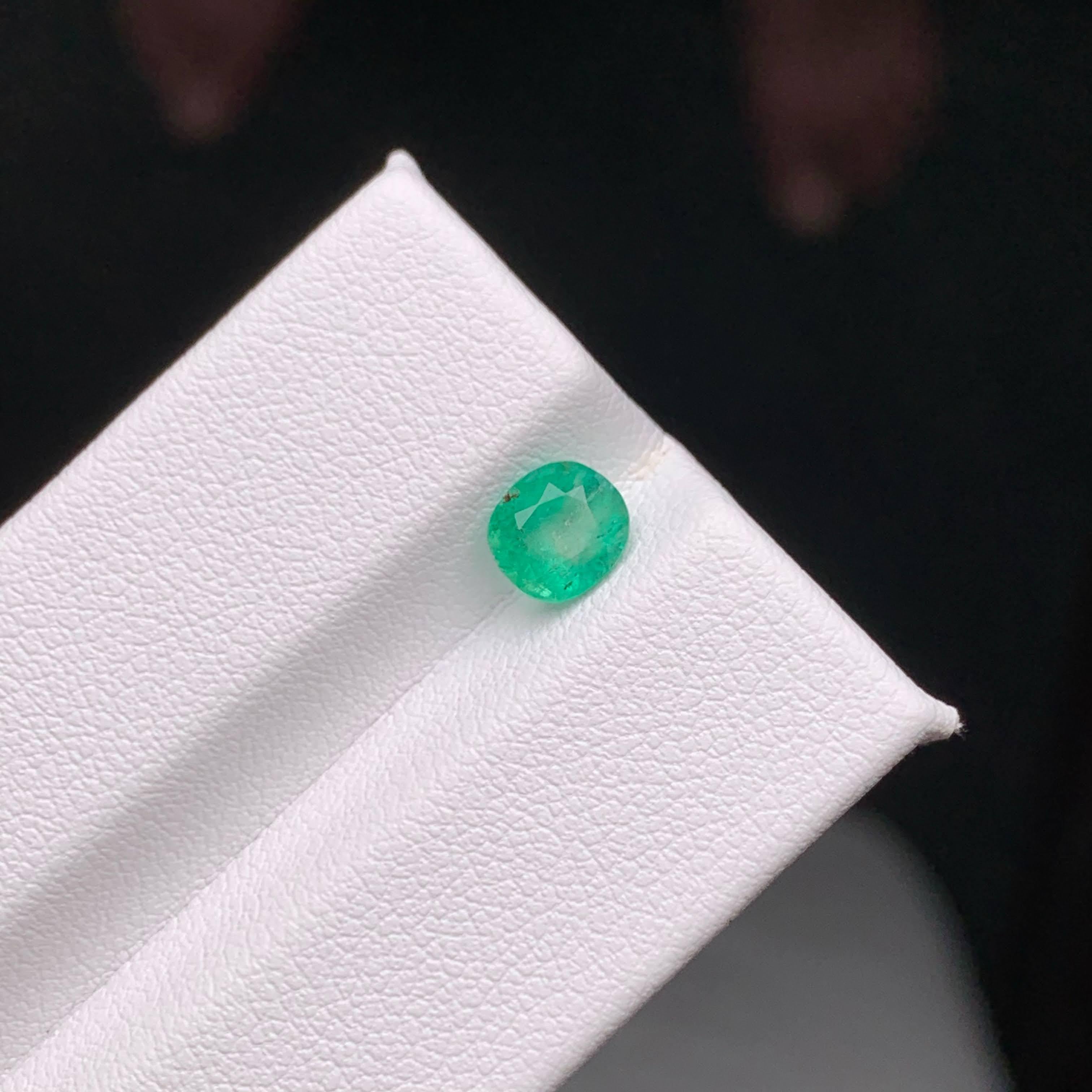 0.85 Carat Natural Loose Emerald Stone Oval Cut Gemstone From Afghanistan For Sale 2