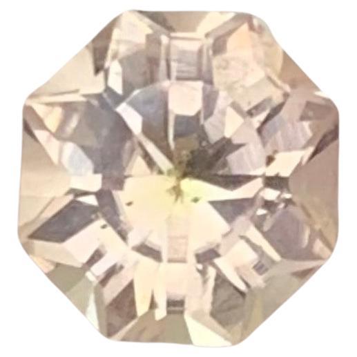 Tourmaline naturelle non sertie couleur pêche 0,85 carat en forme de hexagone 