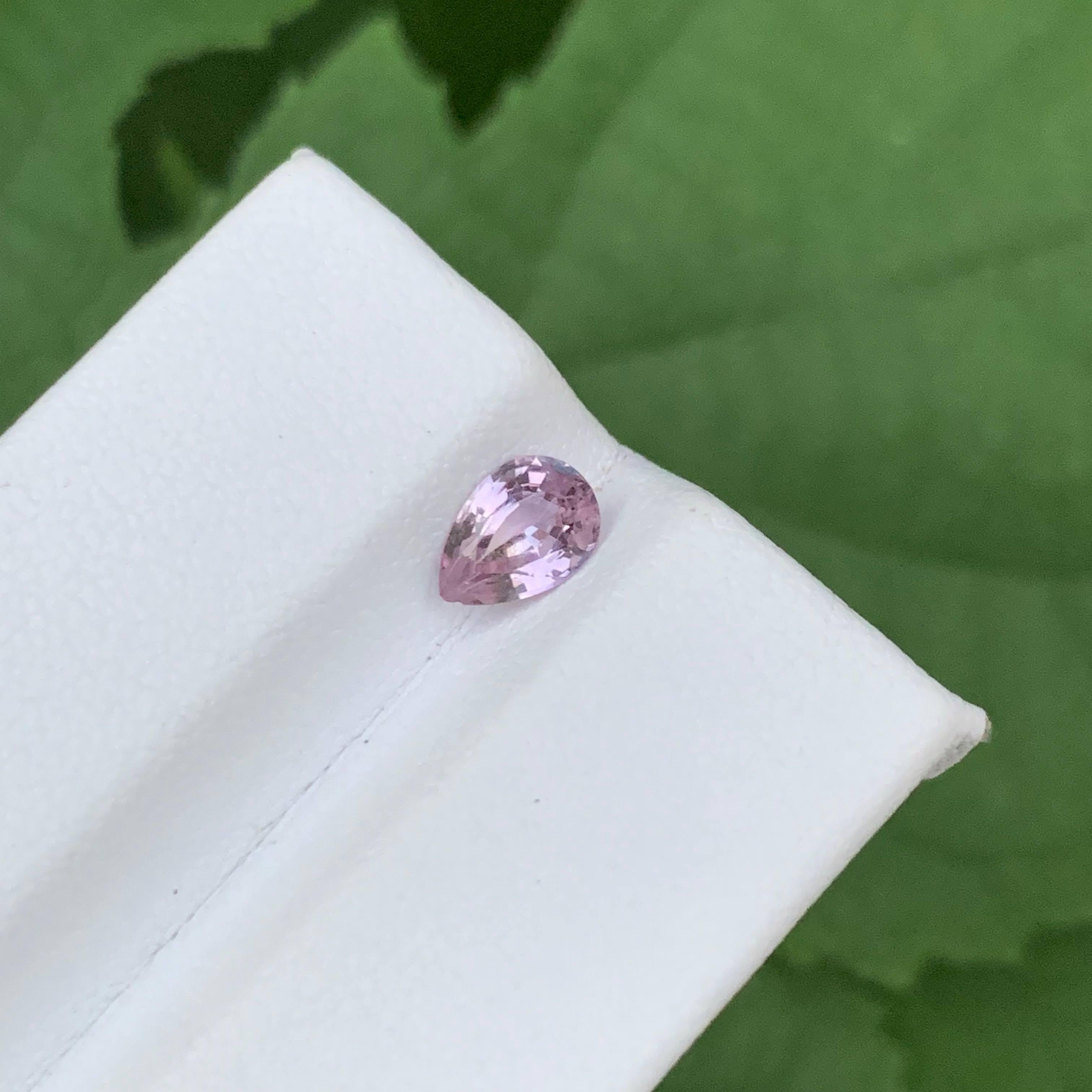 0.85 Carat Natural Loose Pink Padparadscha Sapphire Pear Cut From Madagascar Unisexe en vente