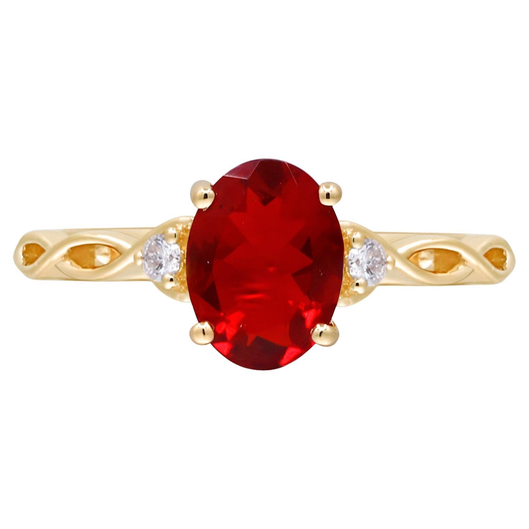 0,85 Karat Oval-Schliff Feuer Opal mit Diamant-Akzenten 14K Gelbgold Ring
