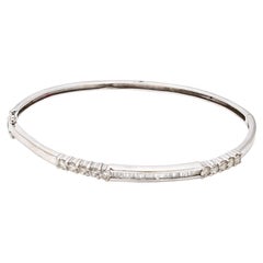 0.85 Carat Round Brilliant I SI2 Diamond 18 Karat White Gold Bangle Bracelet