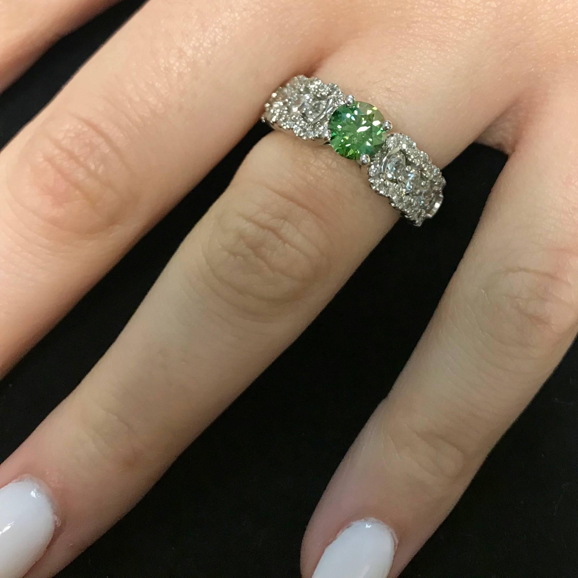 Contemporary 0.85 Carat Round Green Diamond and White Diamond Ring