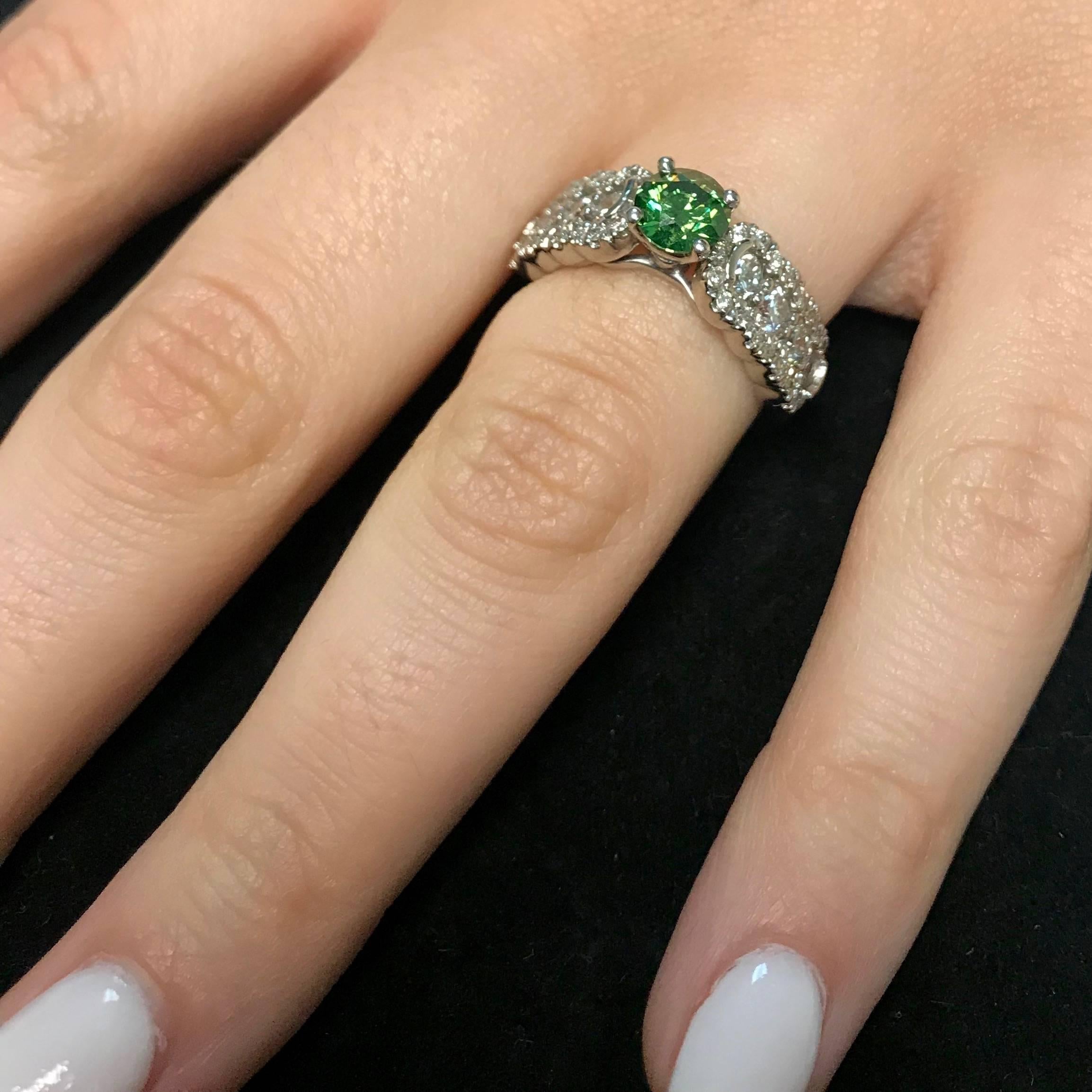 Round Cut 0.85 Carat Round Green Diamond and White Diamond Ring