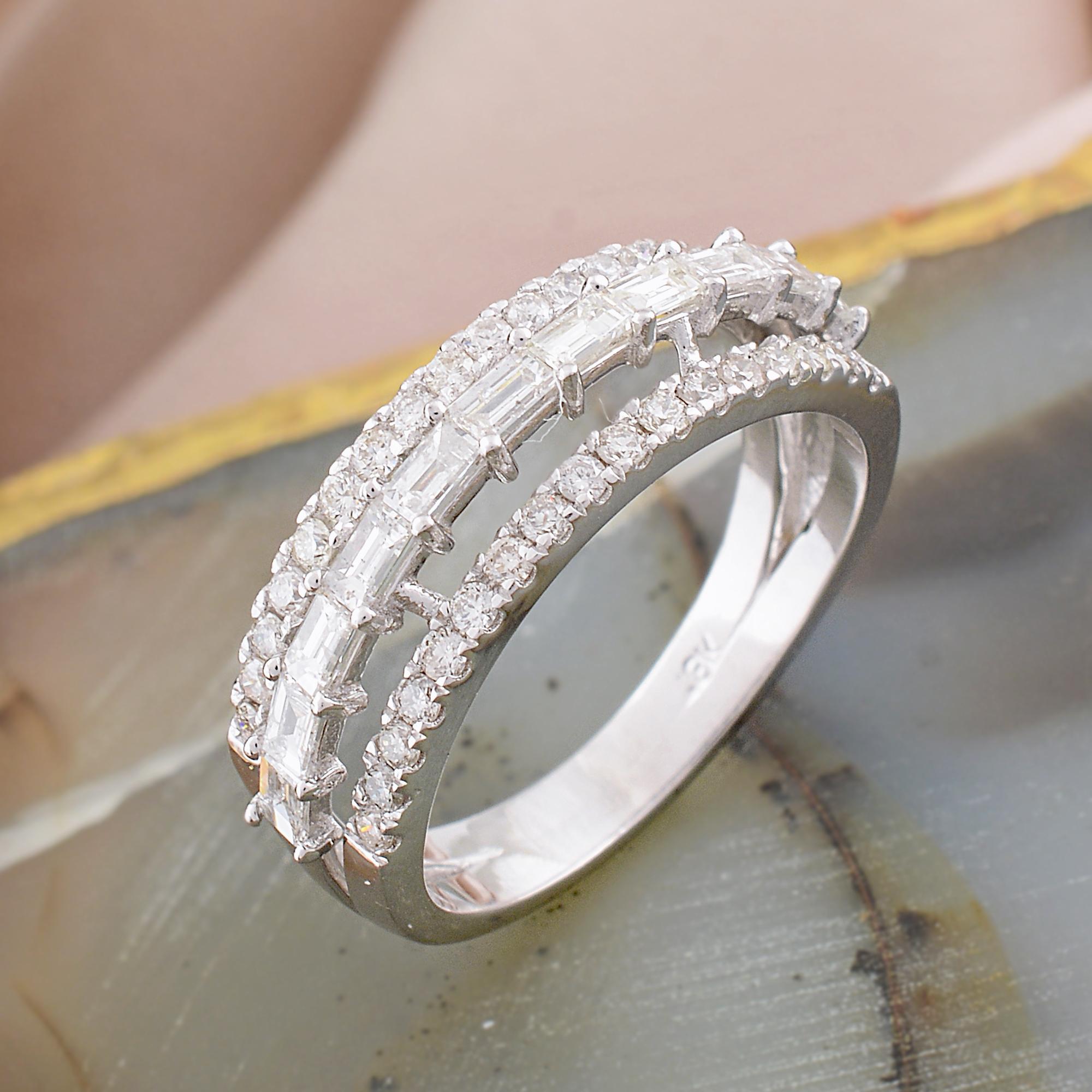 0,85 Karat SI Reinheit HI Farbe Baguette Diamant Dome Ring 18 Karat Weißgold im Zustand „Neu“ im Angebot in Diera, Dubai