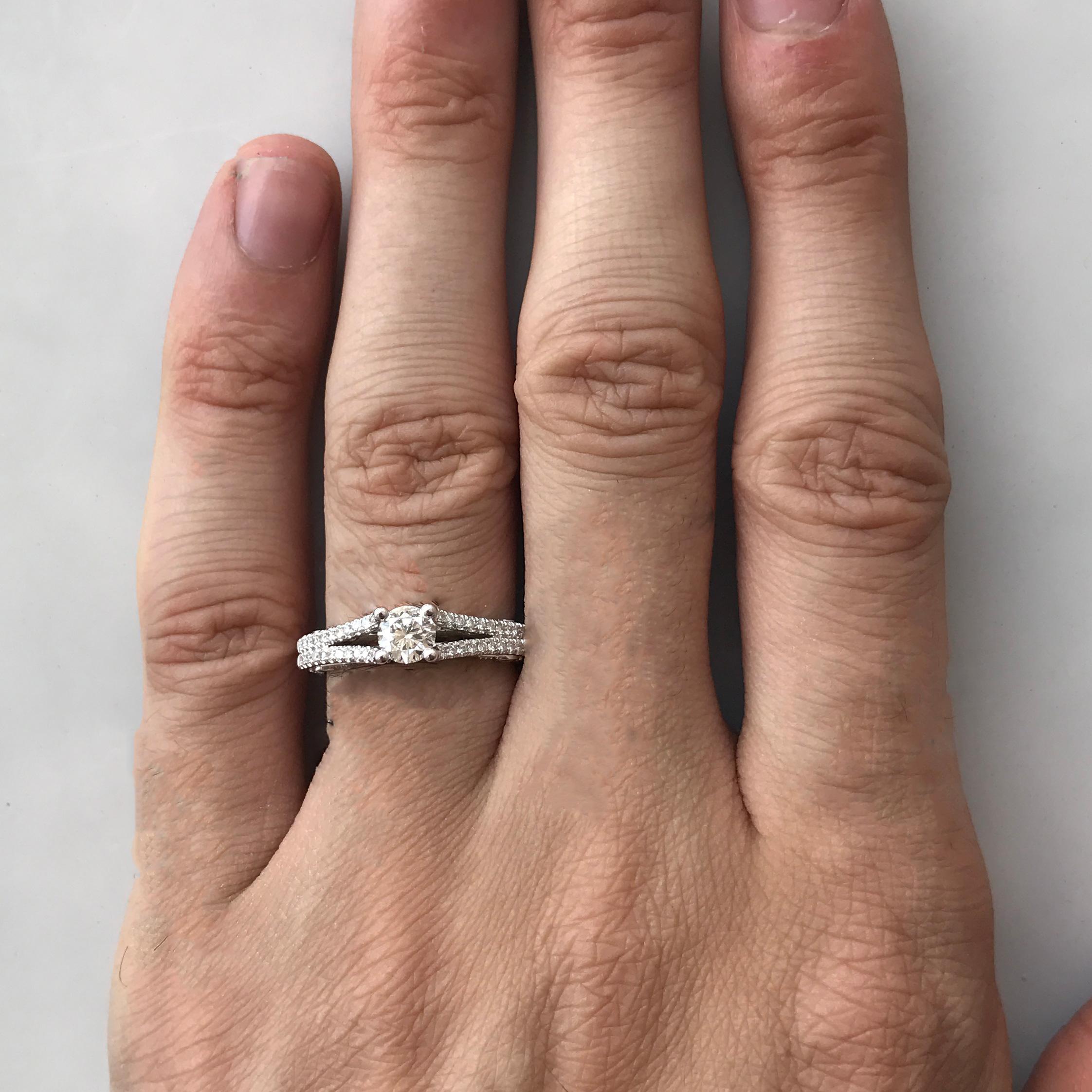 0,85 Karat TW Runder Diamant Verlobungsring 14 Karat, Ben Dannie (Rundschliff) im Angebot