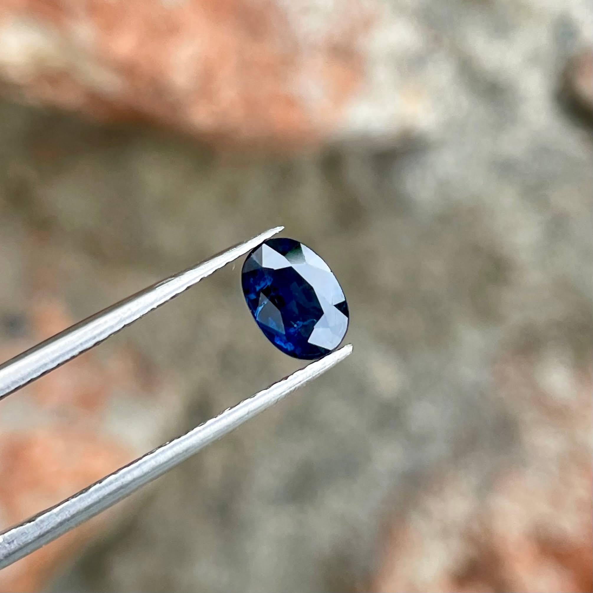 Modern 0.85 Carats Deep Blue Loose Sapphire Stone Oval Cut Madagascar's Gemstone For Sale