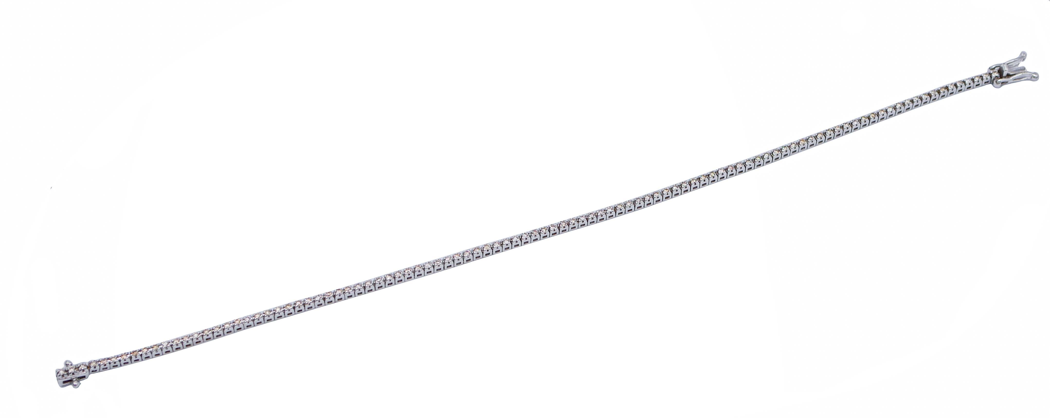Modern 0.85 Carats Diamonds, 18 Karat White Gold Tennis Bracelet