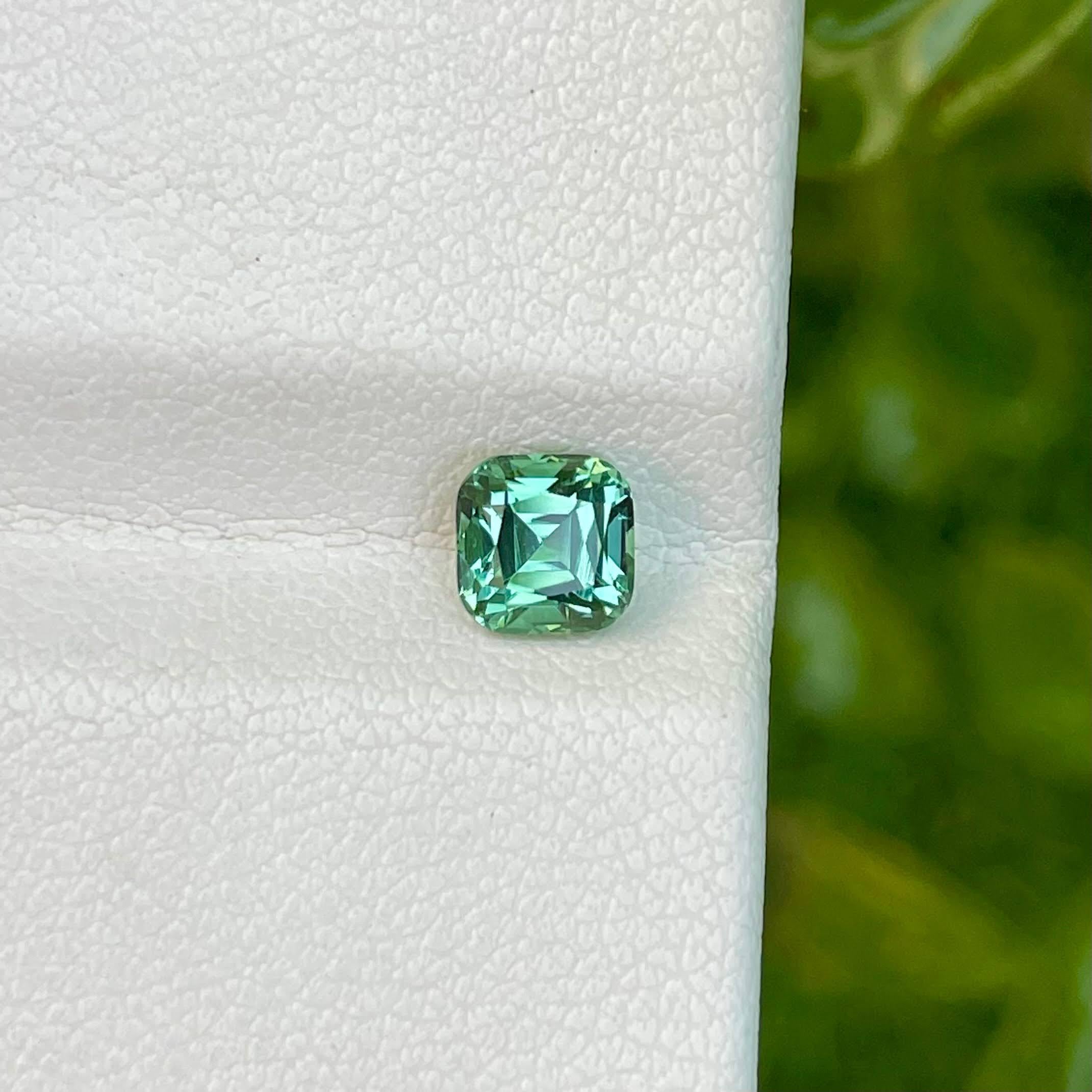 Taglio cuscino 0.85 carati di tormalina verde menta sciolta, taglio a cuscino, pietra preziosa afgana in vendita
