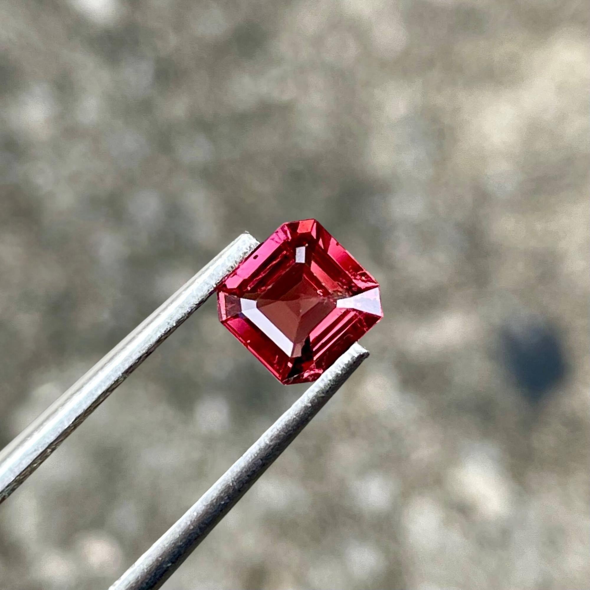 0,85 Karat Roter Spinell Stein Smaragdschliff Natürlicher Edelstein aus Birma für Damen oder Herren