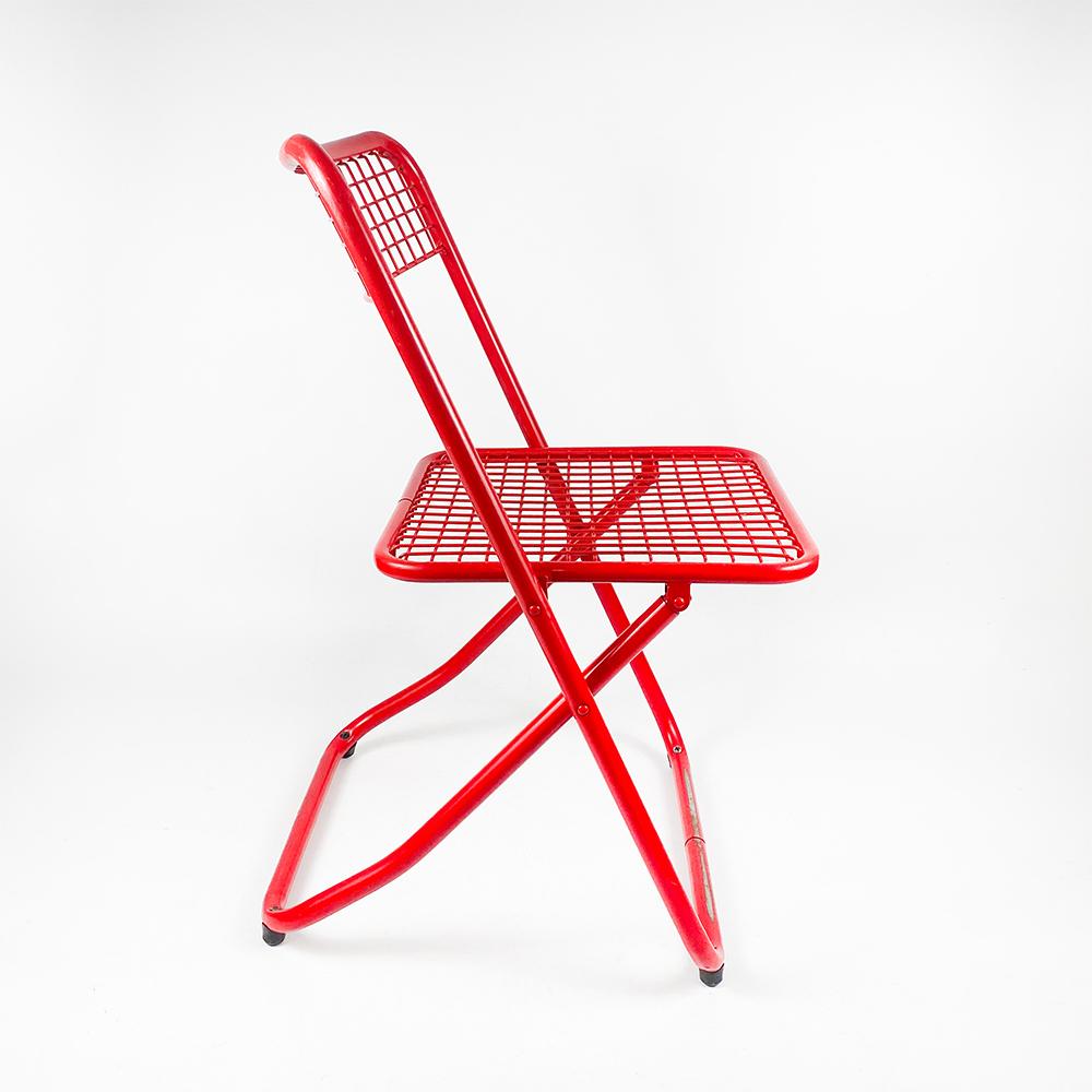 Metal folding chair model 085 manufactured by Federico Giner, 1970s.

Lacquered in red. Has some wear marks.

Measurements: 80 cm. high 40 cm. width 40 cm. background.

Seat 40 cm. x 40cm seat height 44 cm.
