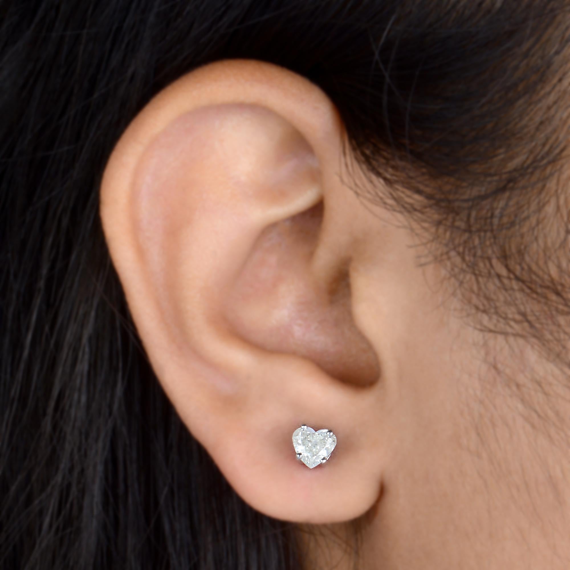 Moderne Boucles d'oreilles en diamant solitaire en forme de cœur, 0,85 ct, en or blanc 10K, faites à la main. en vente