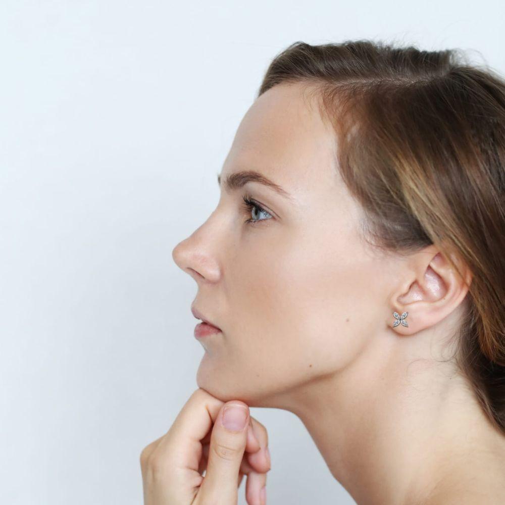 Clous d'oreilles fleur en or 14 carats avec diamants taille marquise de 0,85 carat en vente 1